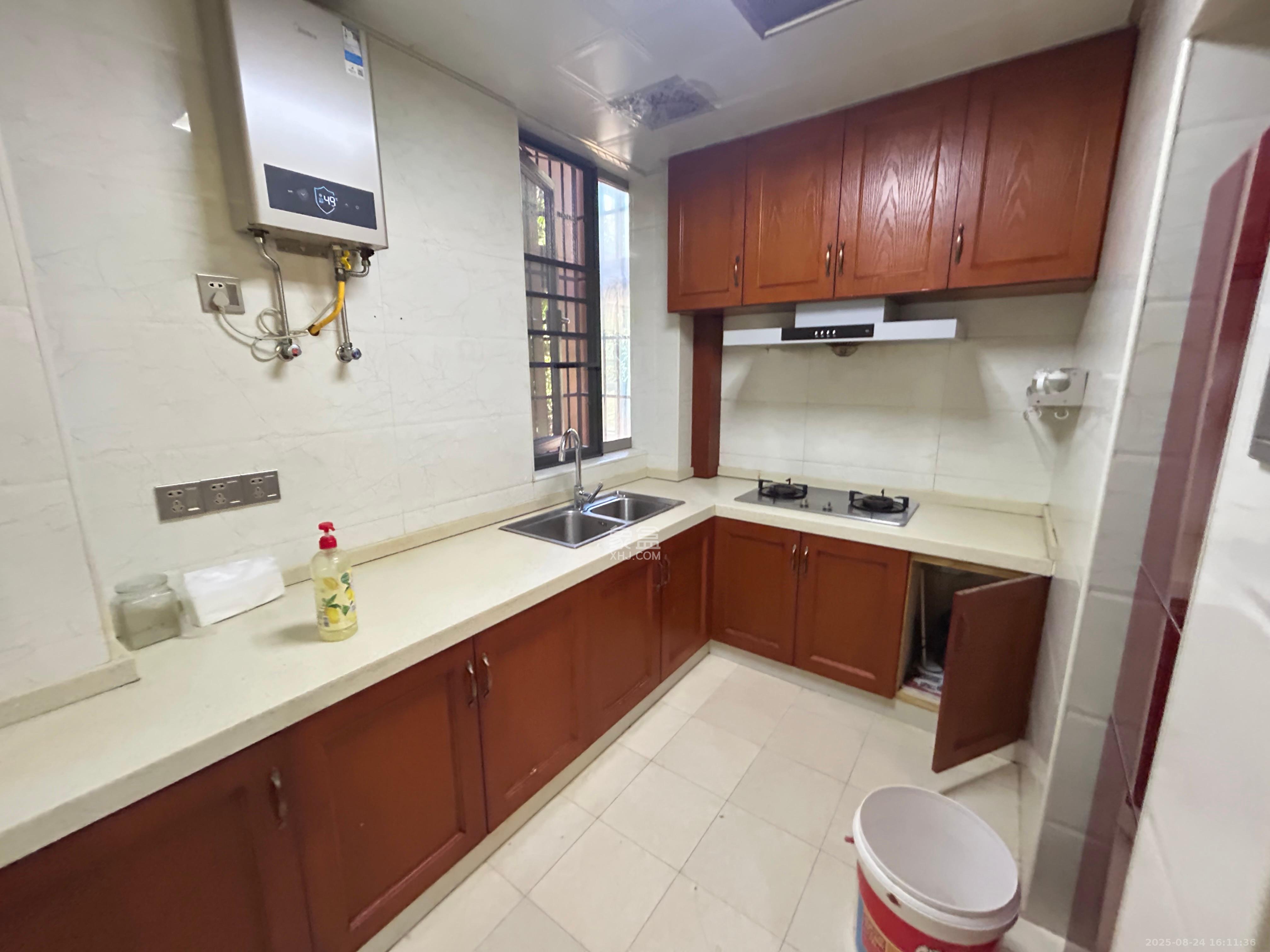 怡海星城  1室2厅1卫    1600.0元/月室内图