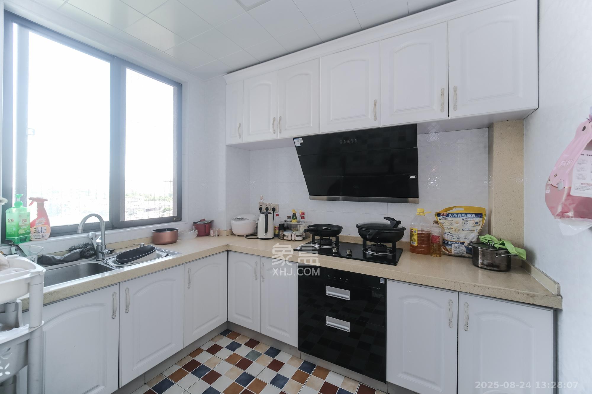 丰源国际  3室2厅2卫    81.0万厨房