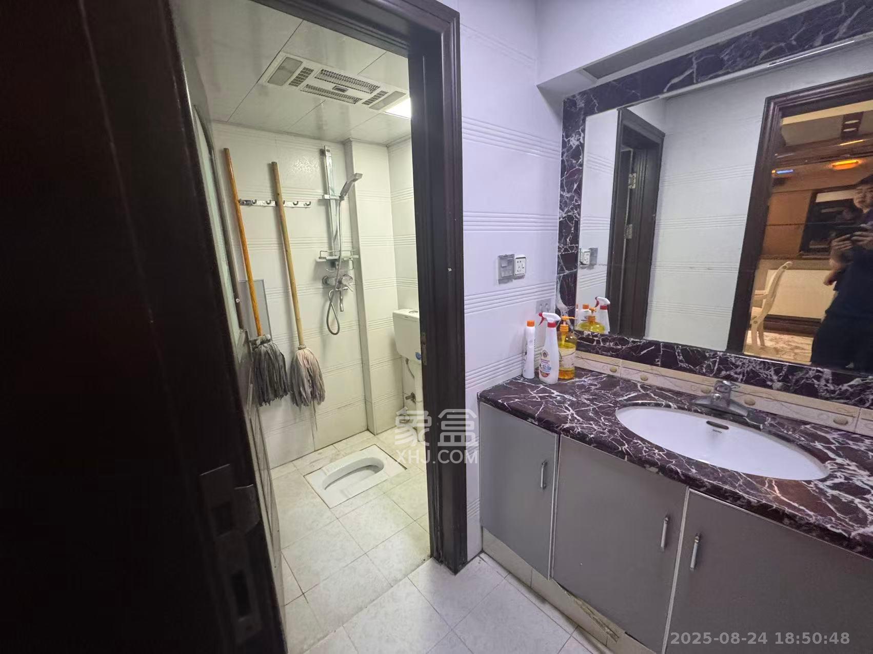 新华联家园  4室2厅2卫    4200.0元/月 新华联家园  4室2厅2卫    4200.0元/月室内图