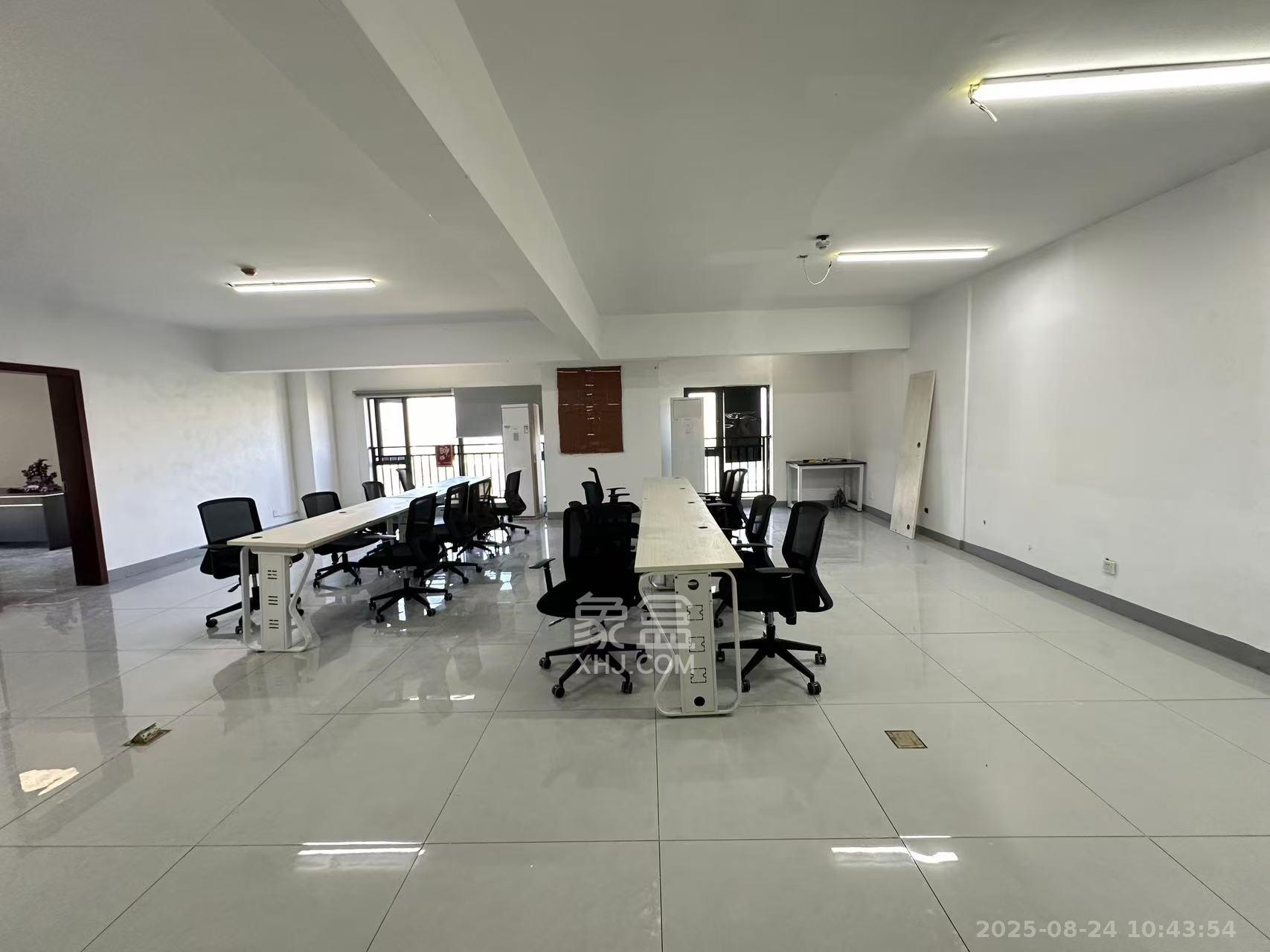 星大峰汇商务楼  2室2厅1卫    5000.0元/月 星大峰汇商务楼  2室2厅1卫    5000.0元/月