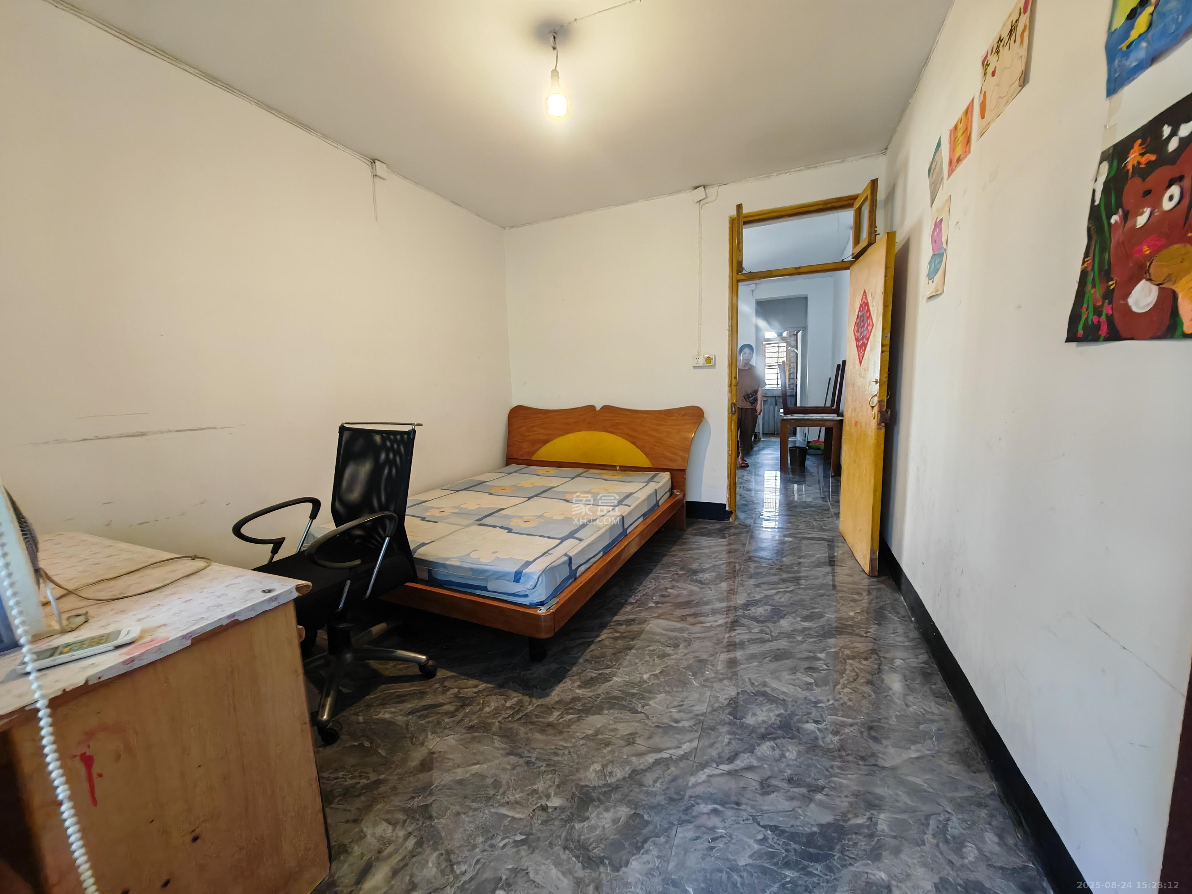 桂花路铁建宿舍  3室1厅1卫    1600.0元/月 桂花路铁建宿舍  3室1厅1卫    1600.0元/月室内图