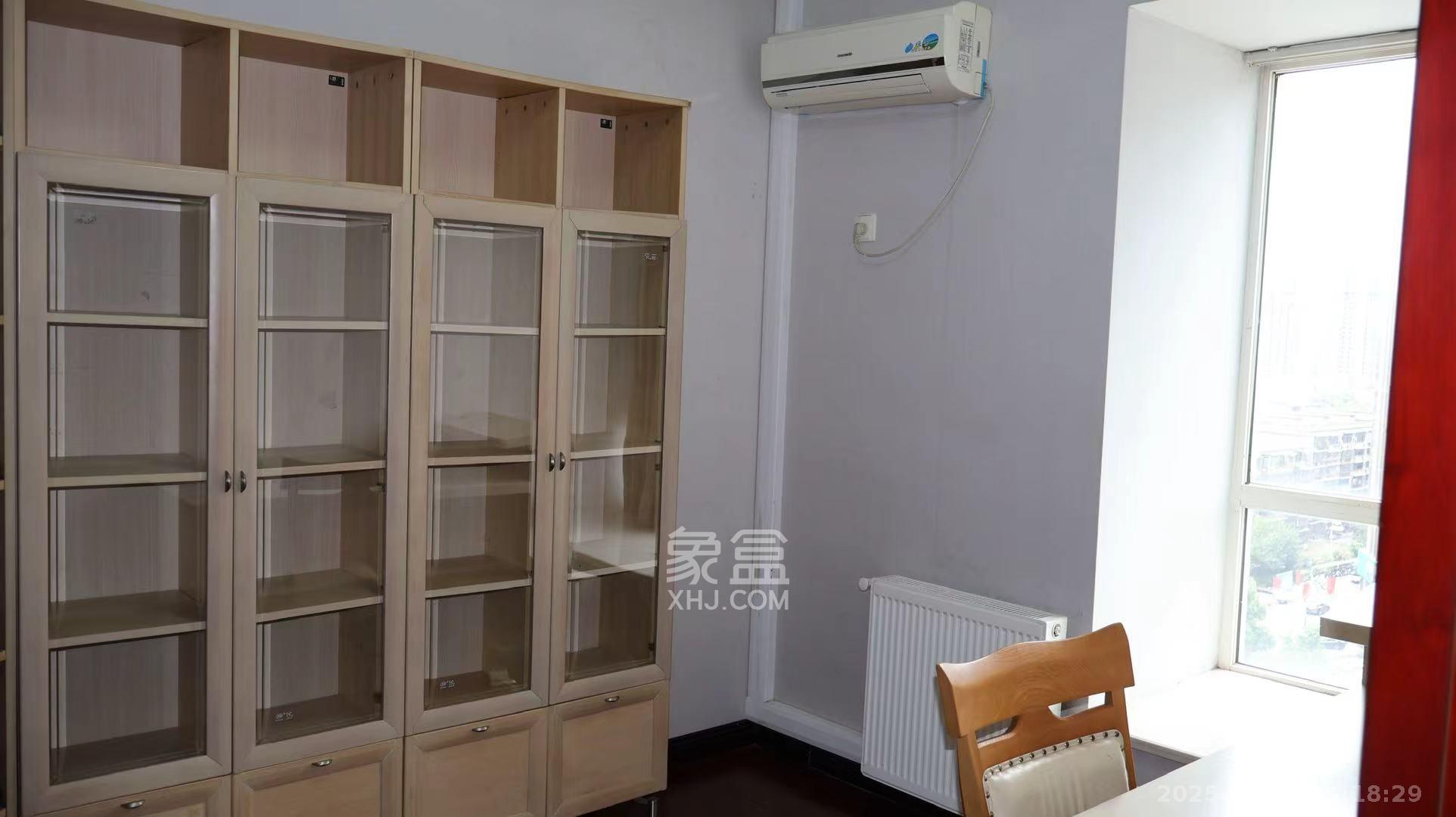 三万英尺  4室2厅2卫    5000.0元/月室内图