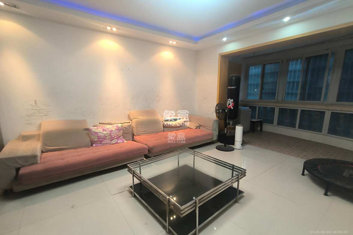 时代天骄 4室2厅2卫 2500.0元/月 时代天骄 4室2厅2卫 2500.0元/月室内图