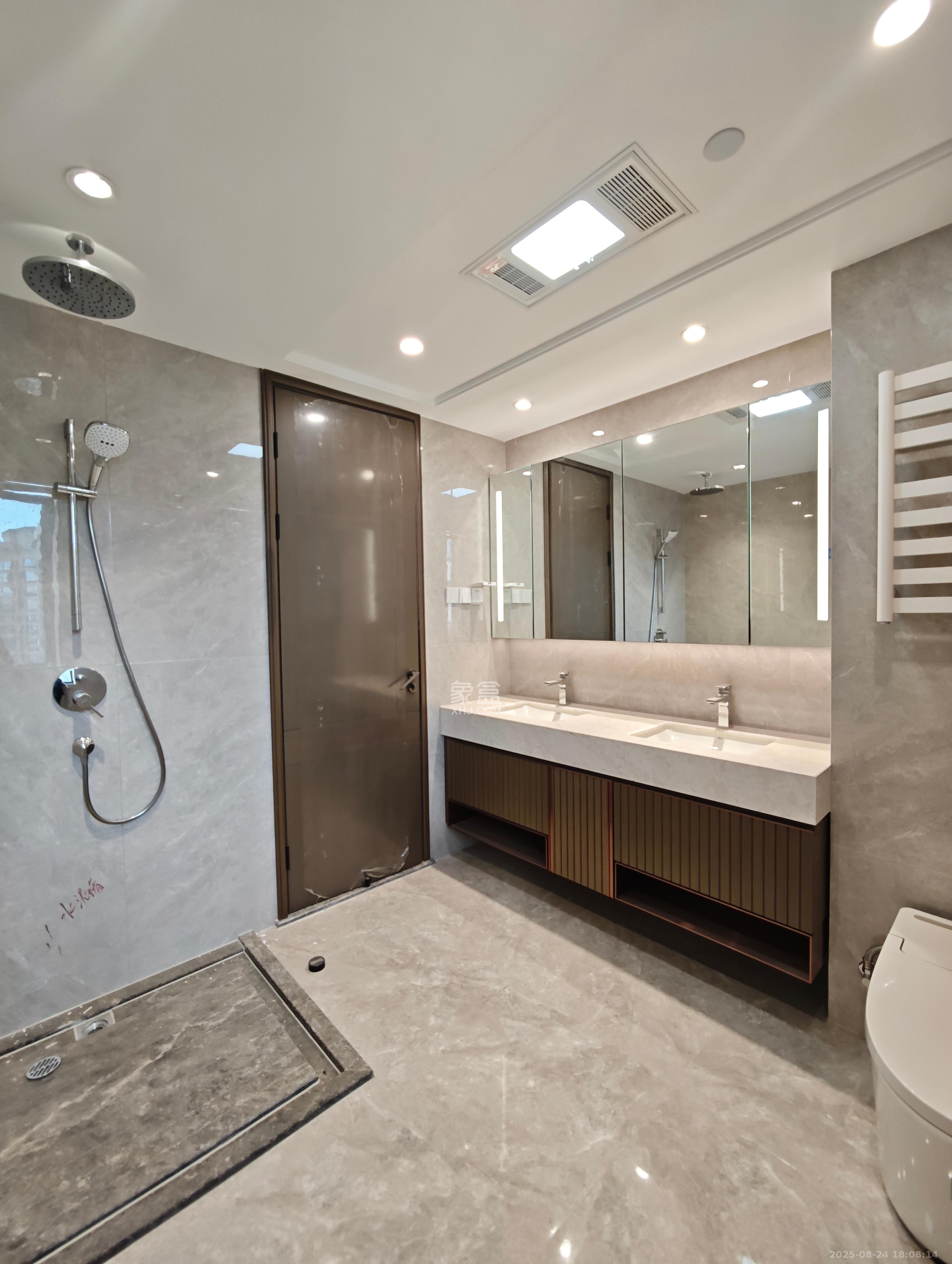 滨江府1913 4室2厅3卫 10000.0元/月 滨江府1913 4室2厅3卫 10000.0元/月室内图