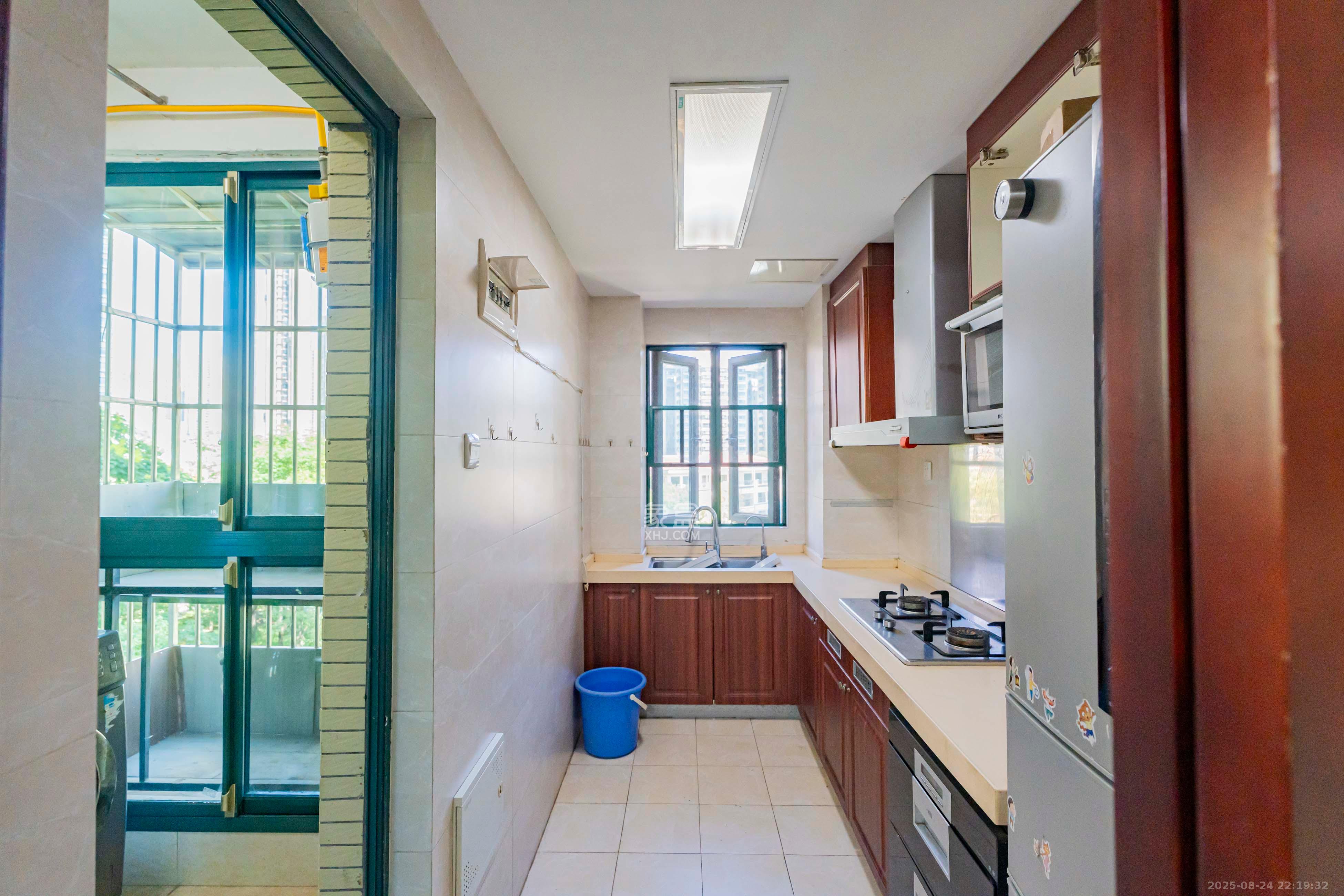 恒大雅苑 3室2厅2卫 118.0万 恒大雅苑 3室2厅2卫 118.0万厨房