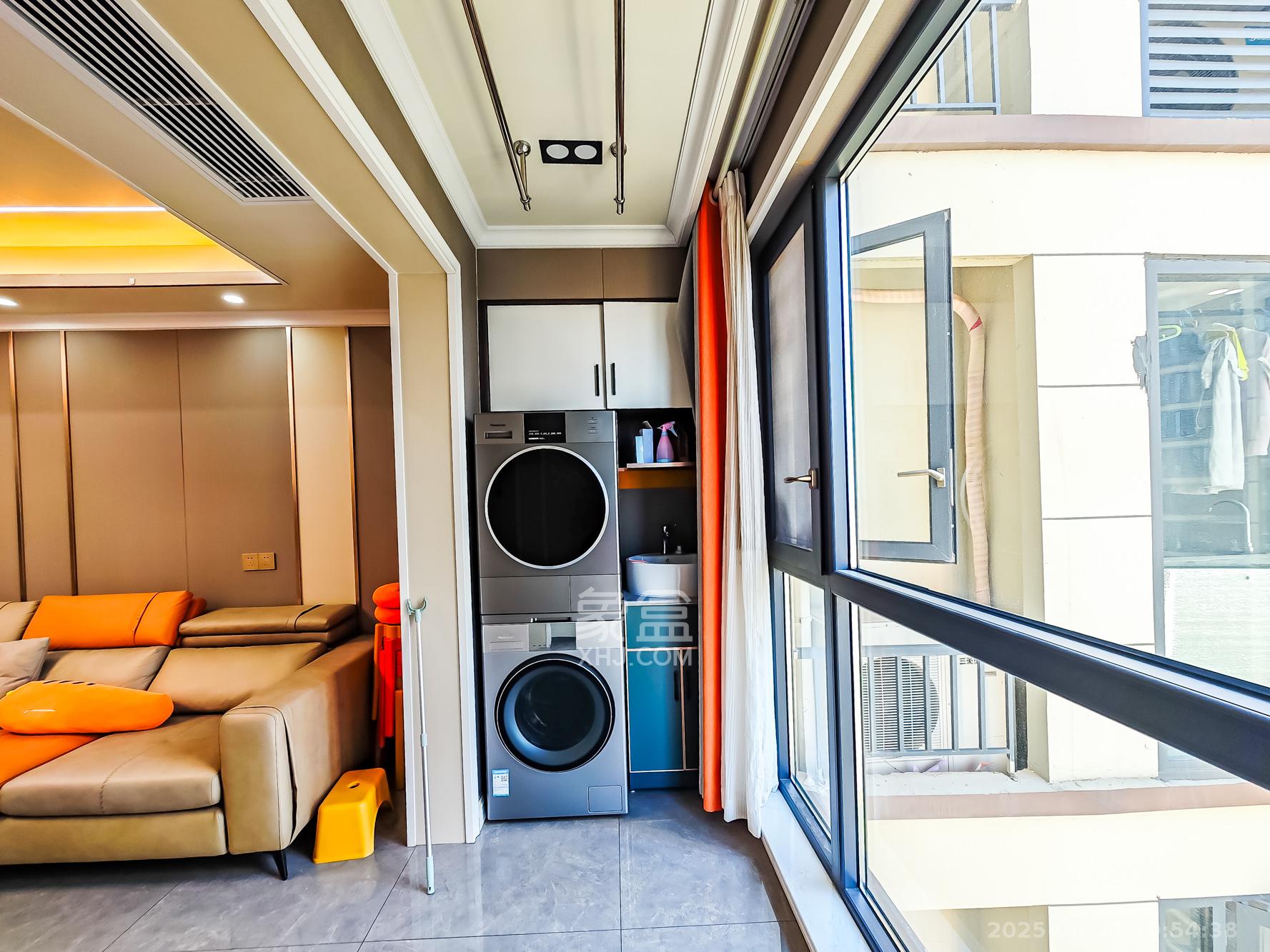 长沙融创城  3室2厅2卫    78.8万阳台