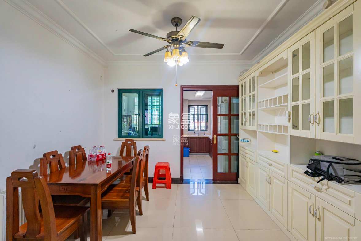 恒大雅苑 3室2厅2卫 118.0万 恒大雅苑 3室2厅2卫 118.0万客厅