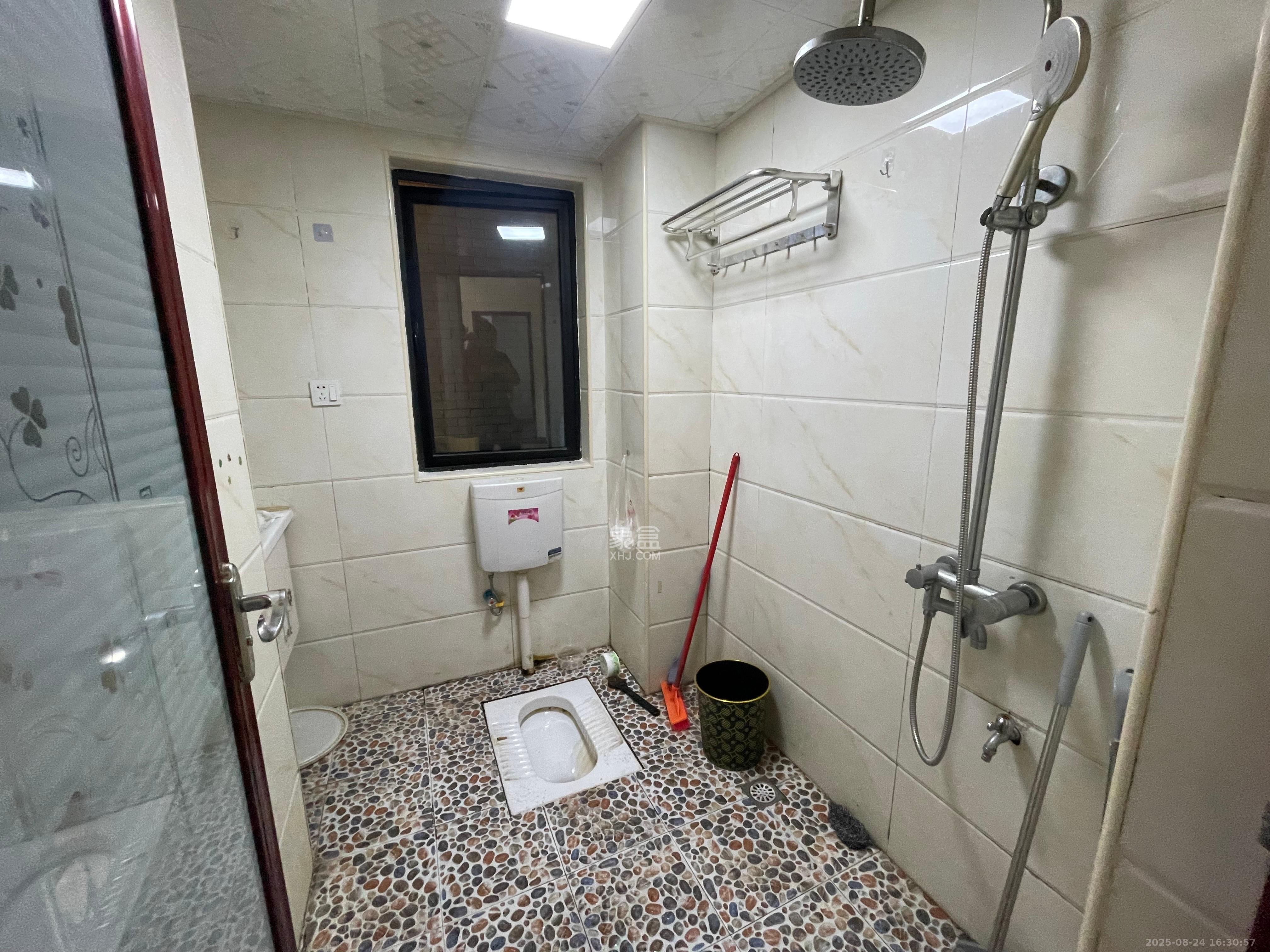 紫御江山  2室1厅1卫    1800.0元/月室内图