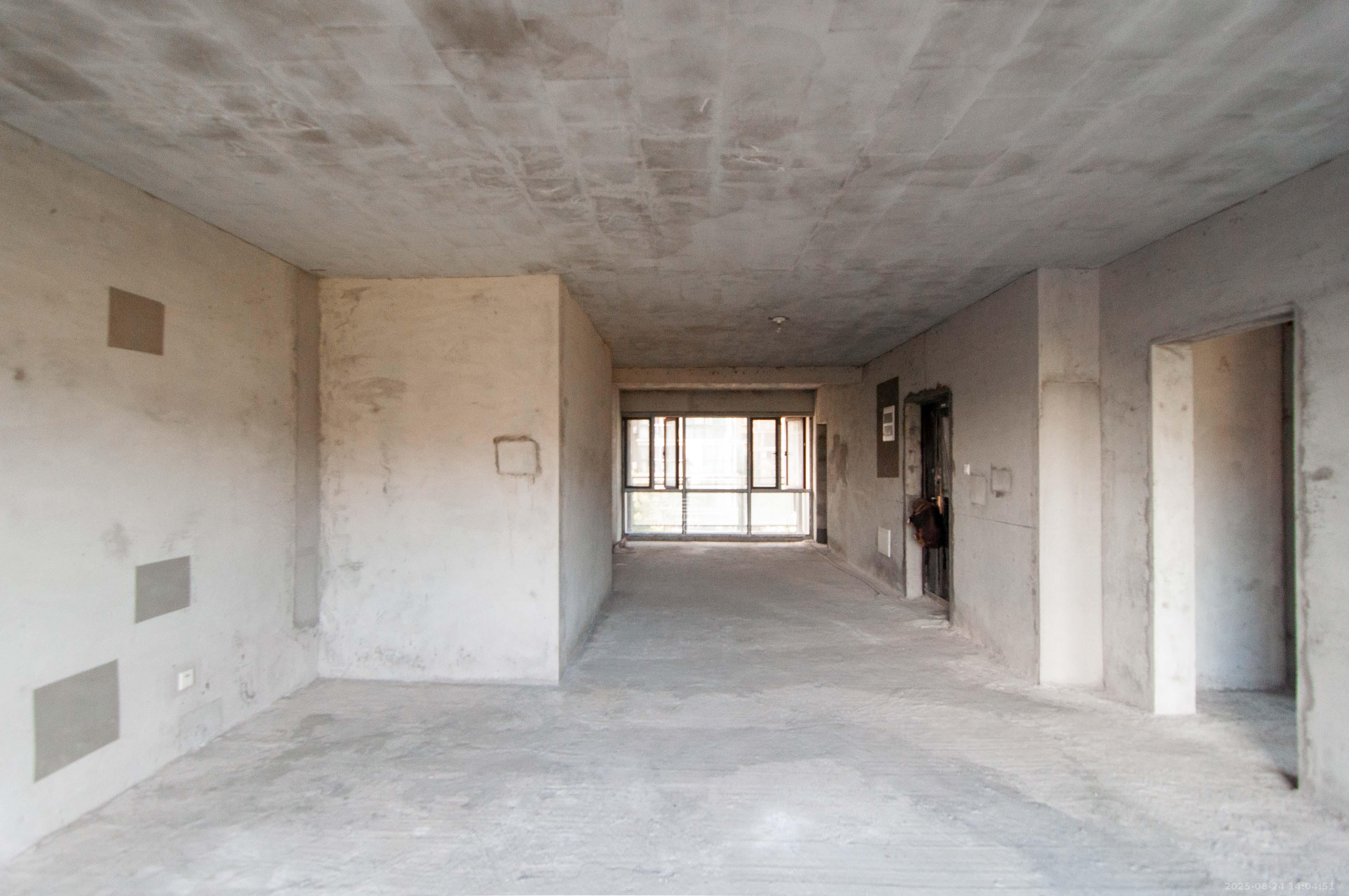 恩瑞御西湖  4室3厅2卫    245.0万 恩瑞御西湖  4室3厅2卫    245.0万客厅