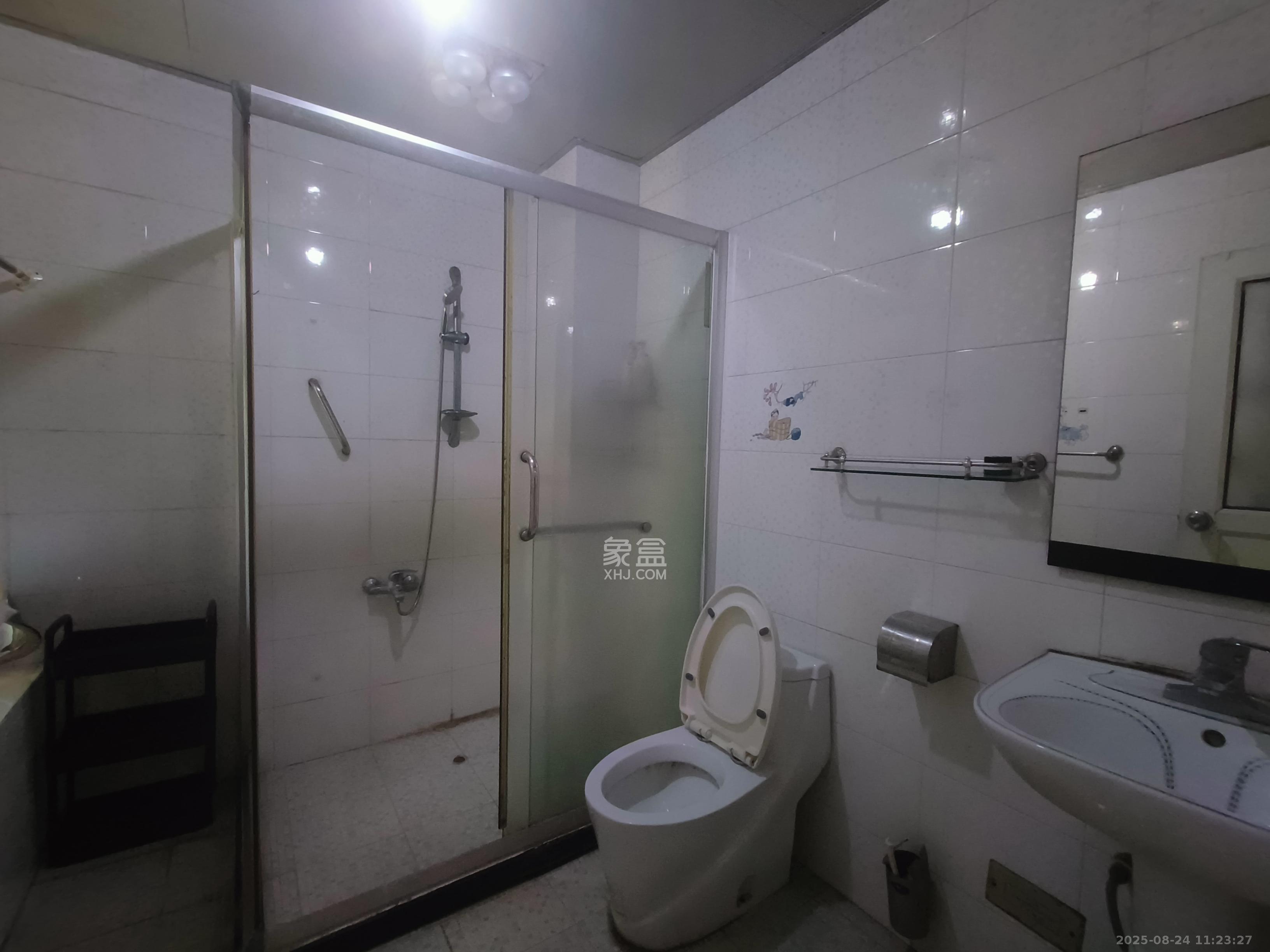 望兴景园一期  3室2厅1卫    2600.0元/月 望兴景园一期  3室2厅1卫    2600.0元/月室内图