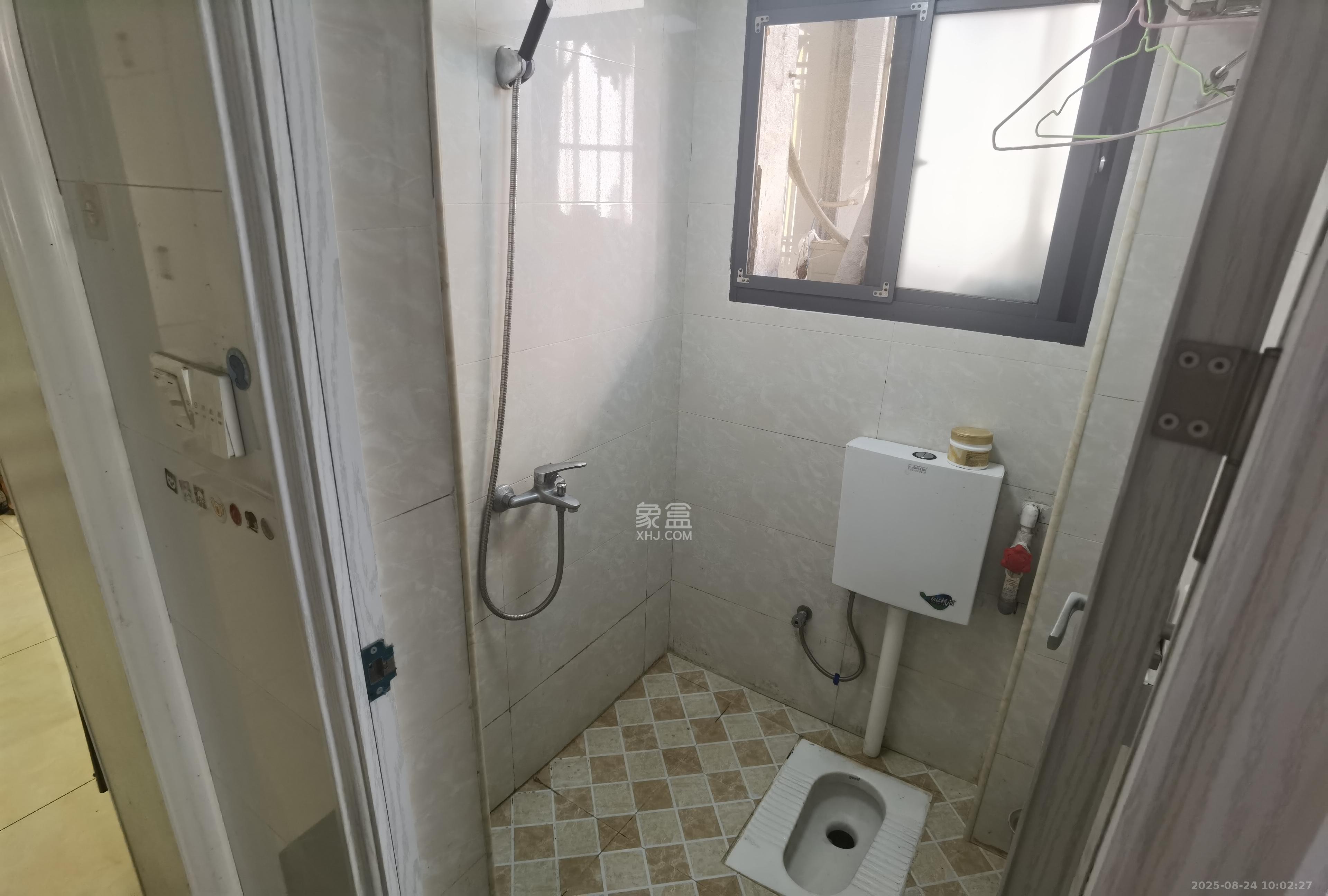 茶园坡社区(原王家冲社区)  3室1厅1卫    1800.0元/月 茶园坡社区(原王家冲社区)  3室1厅1卫    1800.0元/月室内图