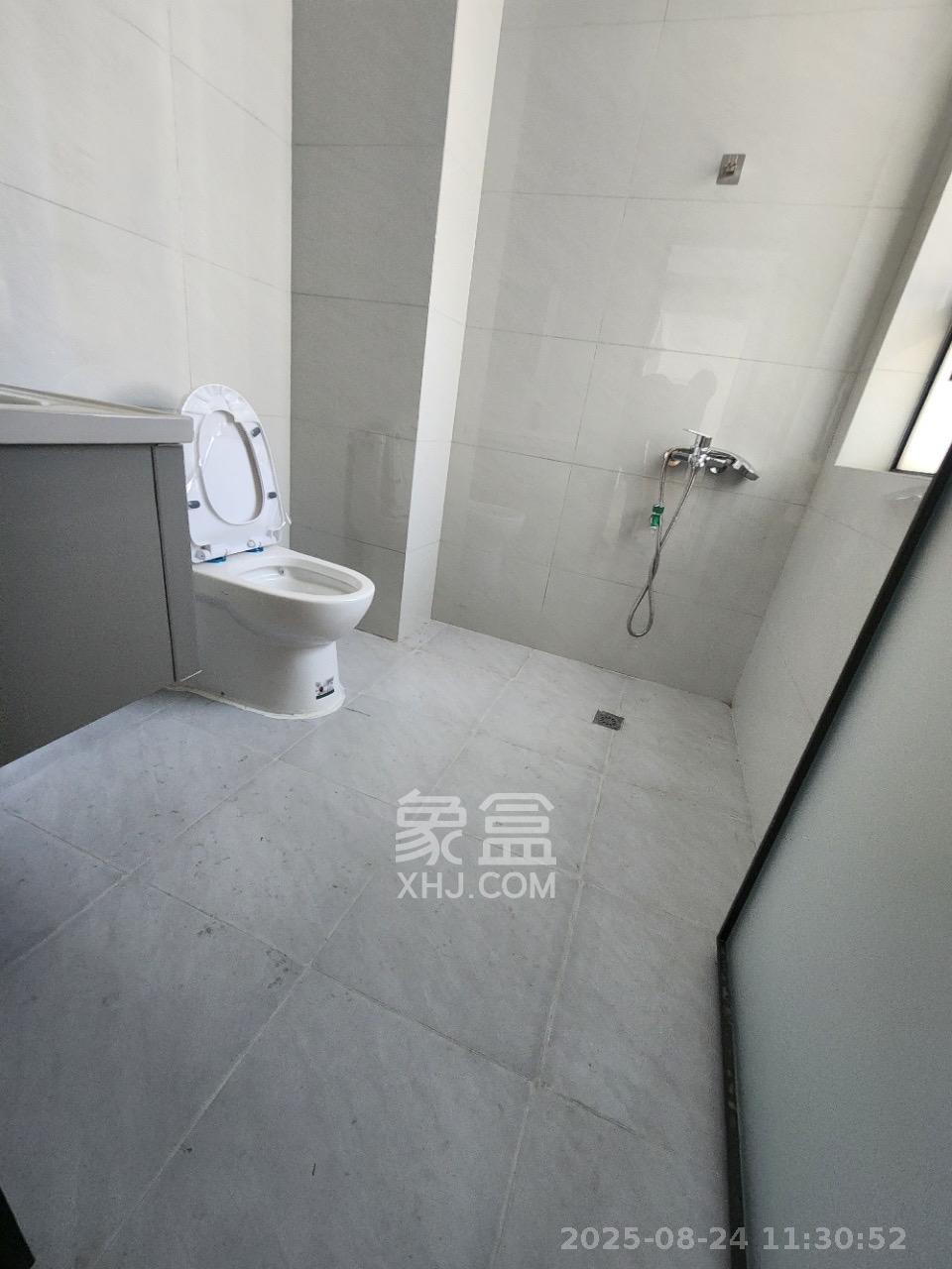 奥克斯广场  3室2厅2卫    2800.0元/月室内图