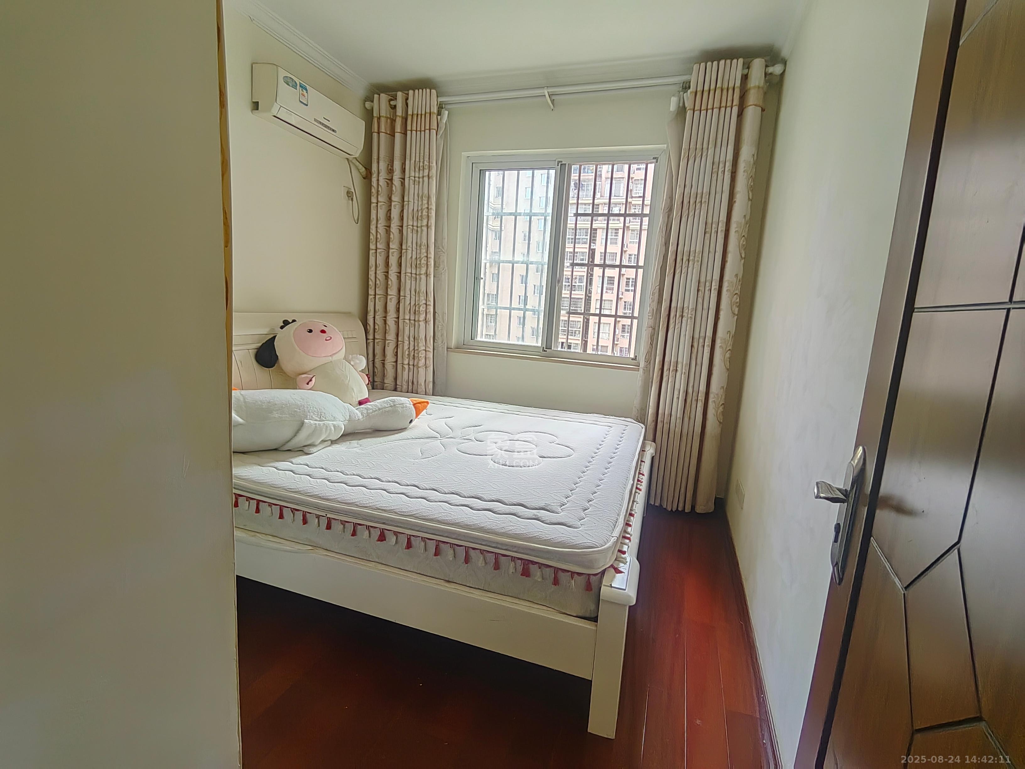 泊林晶城 4室2厅2卫 2100.0元/月 泊林晶城 4室2厅2卫 2100.0元/月室内图