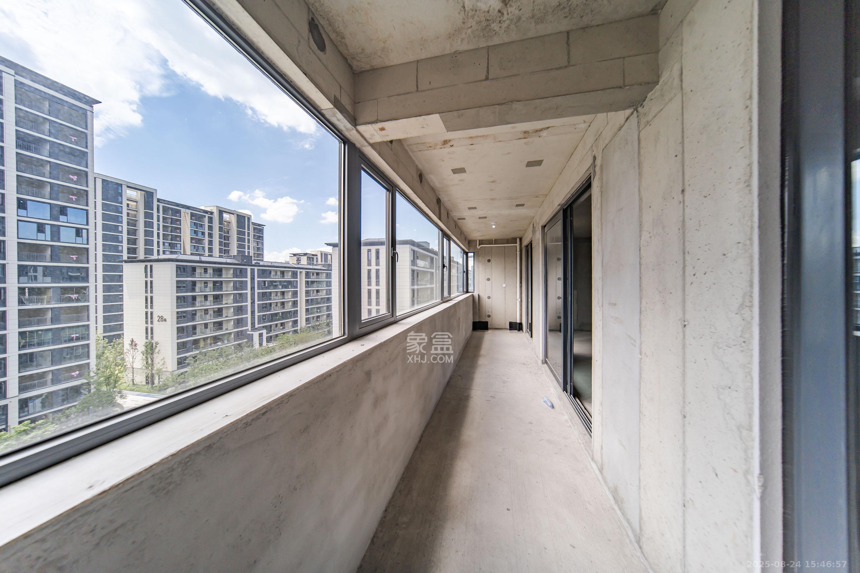 中建钰山湖  4室2厅3卫    290.0万 中建钰山湖  4室2厅3卫    290.0万阳台