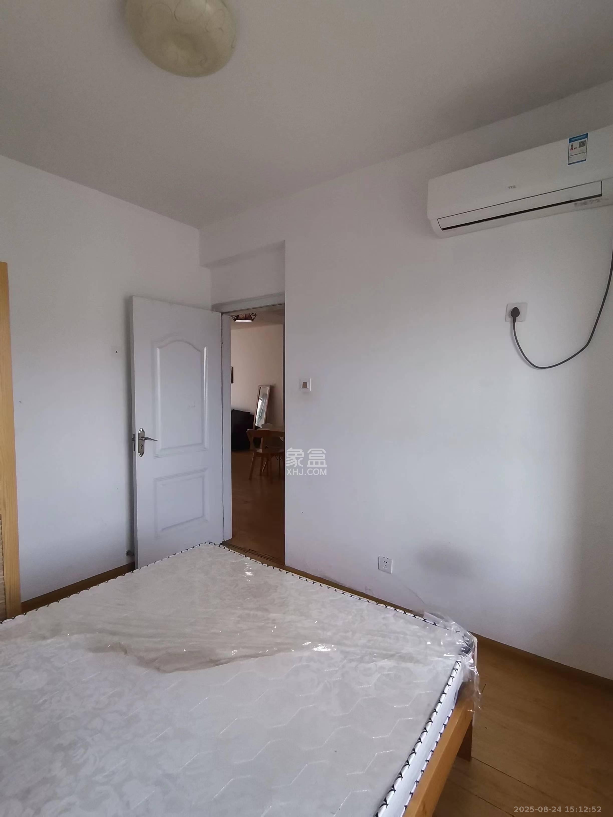 天鸿天府(天鸿中央大院) 4室2厅2卫 2600.0元/月 天鸿天府(天鸿中央大院) 4室2厅2卫 2600.0元/月室内图