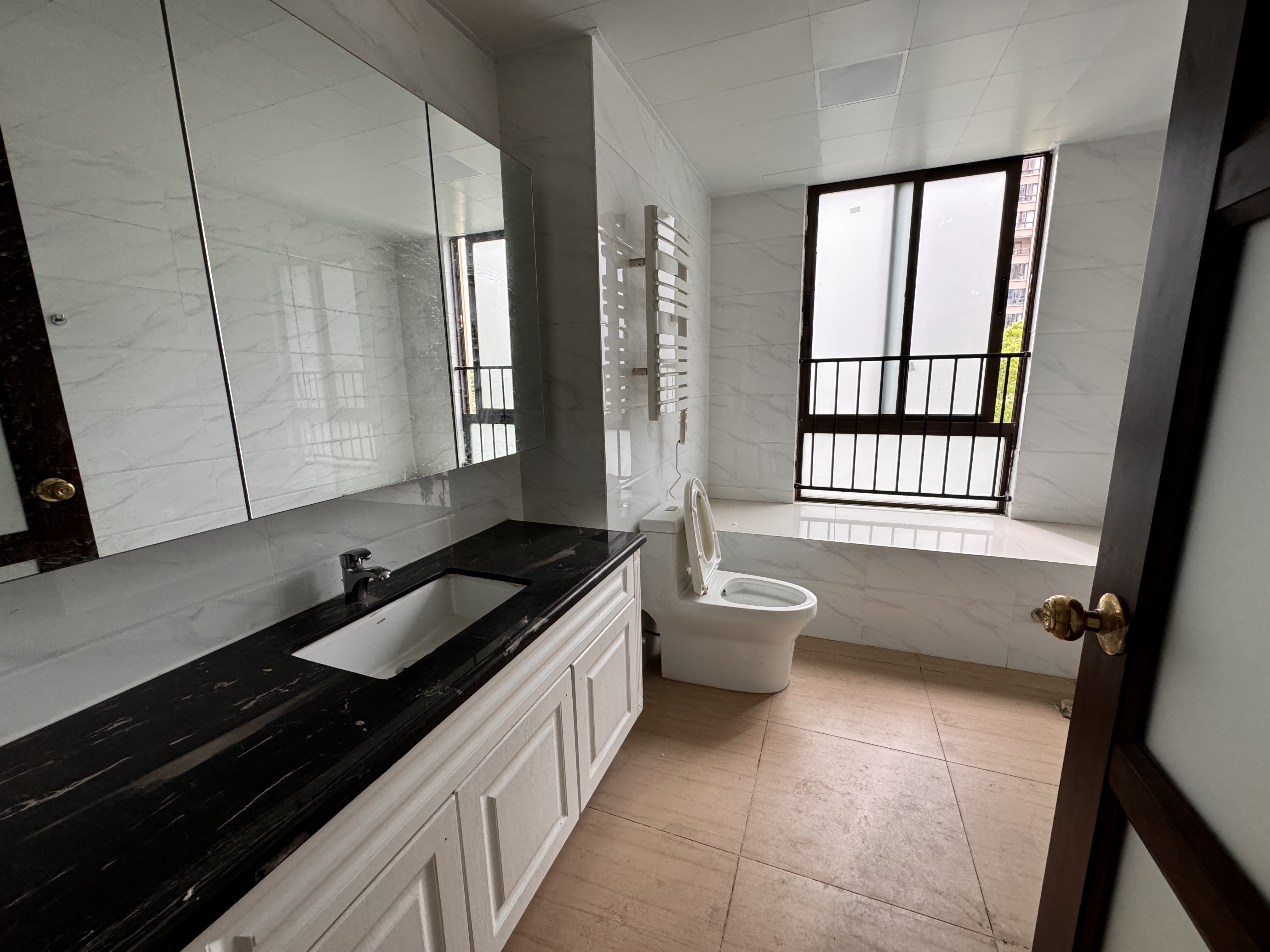 华耀碧桂园十里江湾天汇  4室2厅3卫    3000.0元/月室内图