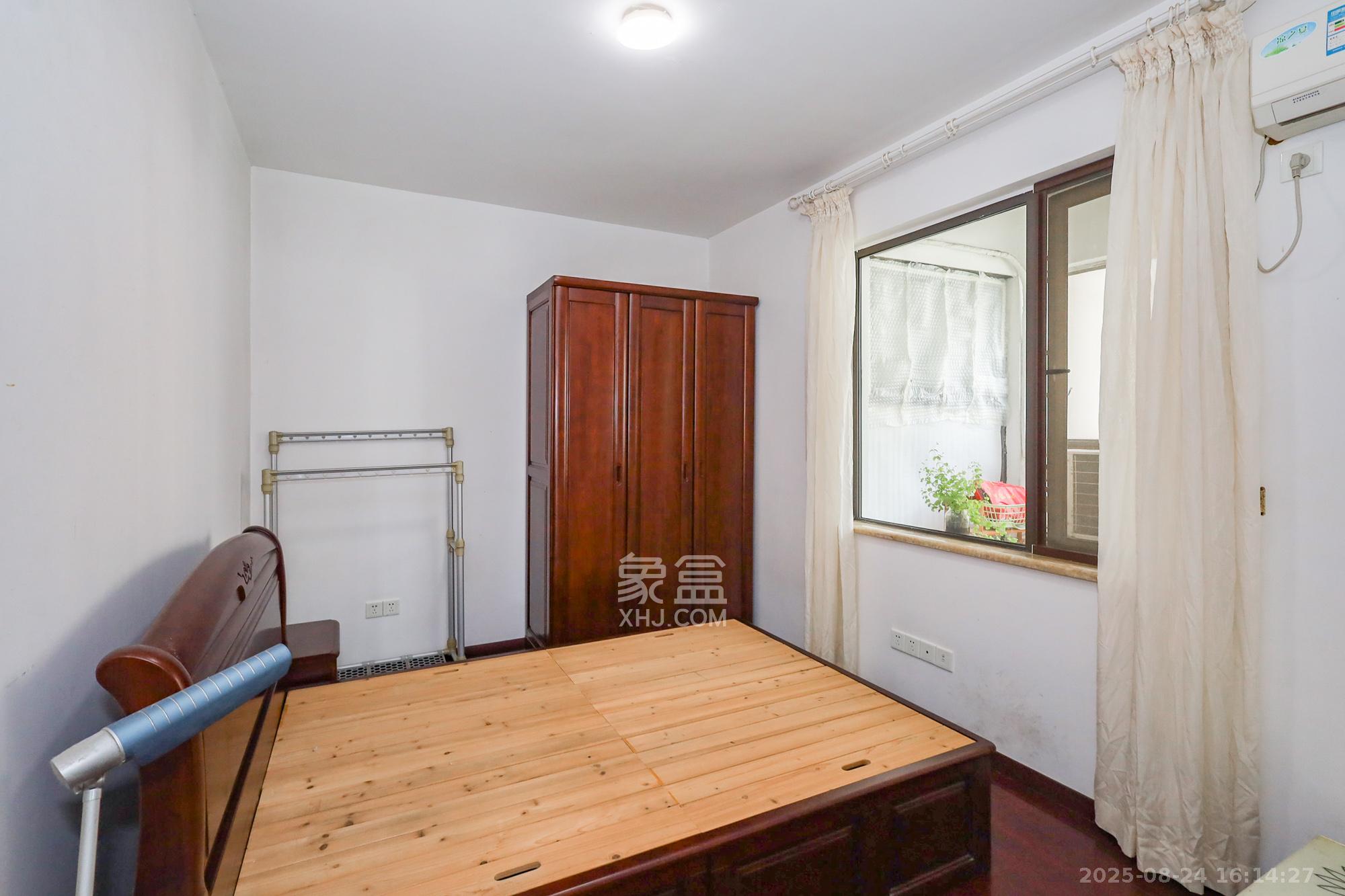 旭辉藏郡(藏郡、旭湘华府) 2室2厅1卫 198.0万 旭辉藏郡(藏郡、旭湘华府) 2室2厅1卫 198.0万卧室