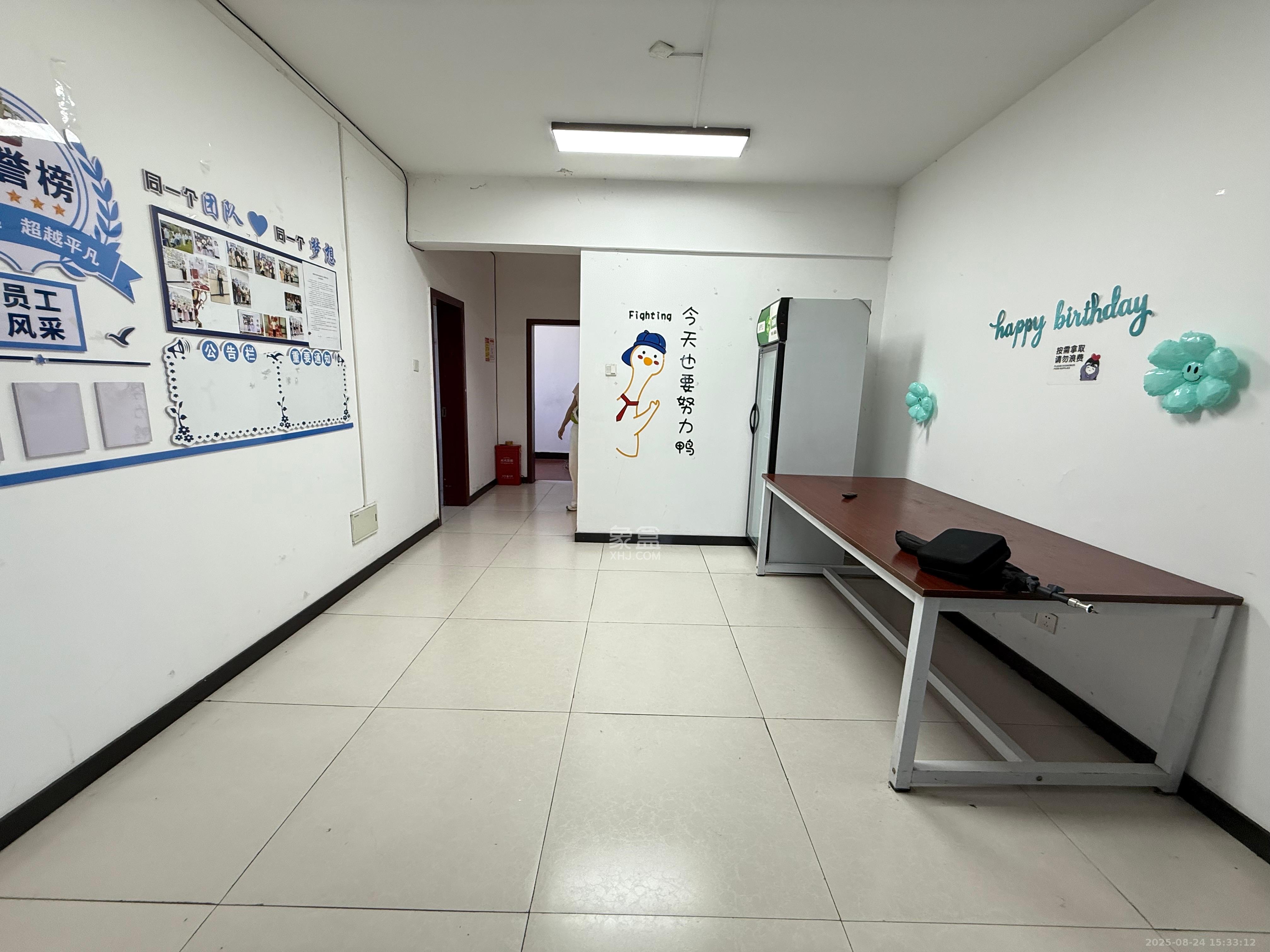 湘江世纪城富湾国际  5室2厅2卫    8600.0元/月 湘江世纪城富湾国际  5室2厅2卫    8600.0元/月室内图