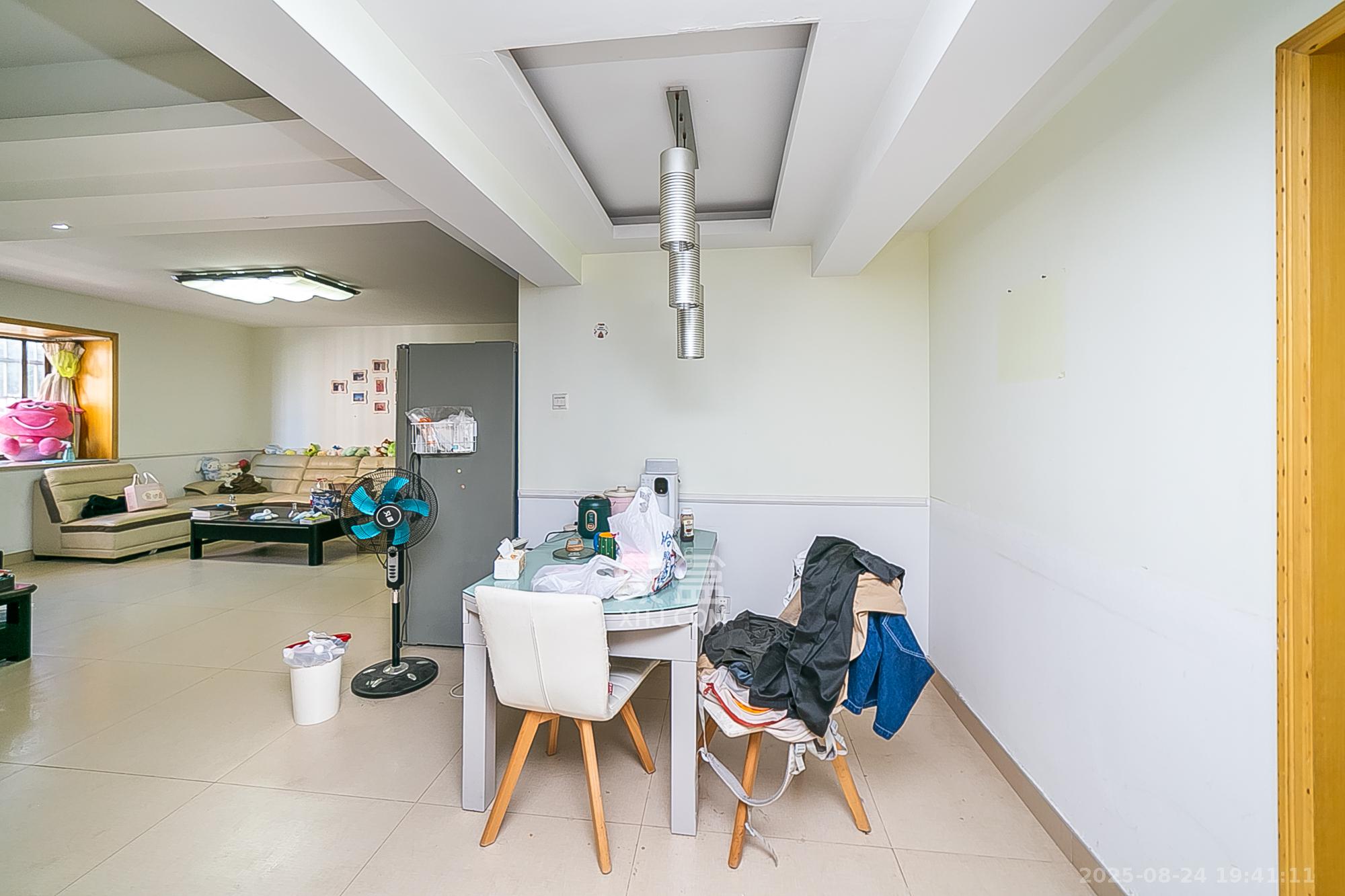 芙蓉蓉苑  3室2厅1卫    125.0万 芙蓉蓉苑  3室2厅1卫    125.0万客厅