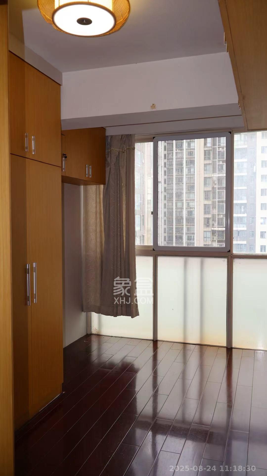 三万英尺  4室2厅2卫    5000.0元/月室内图