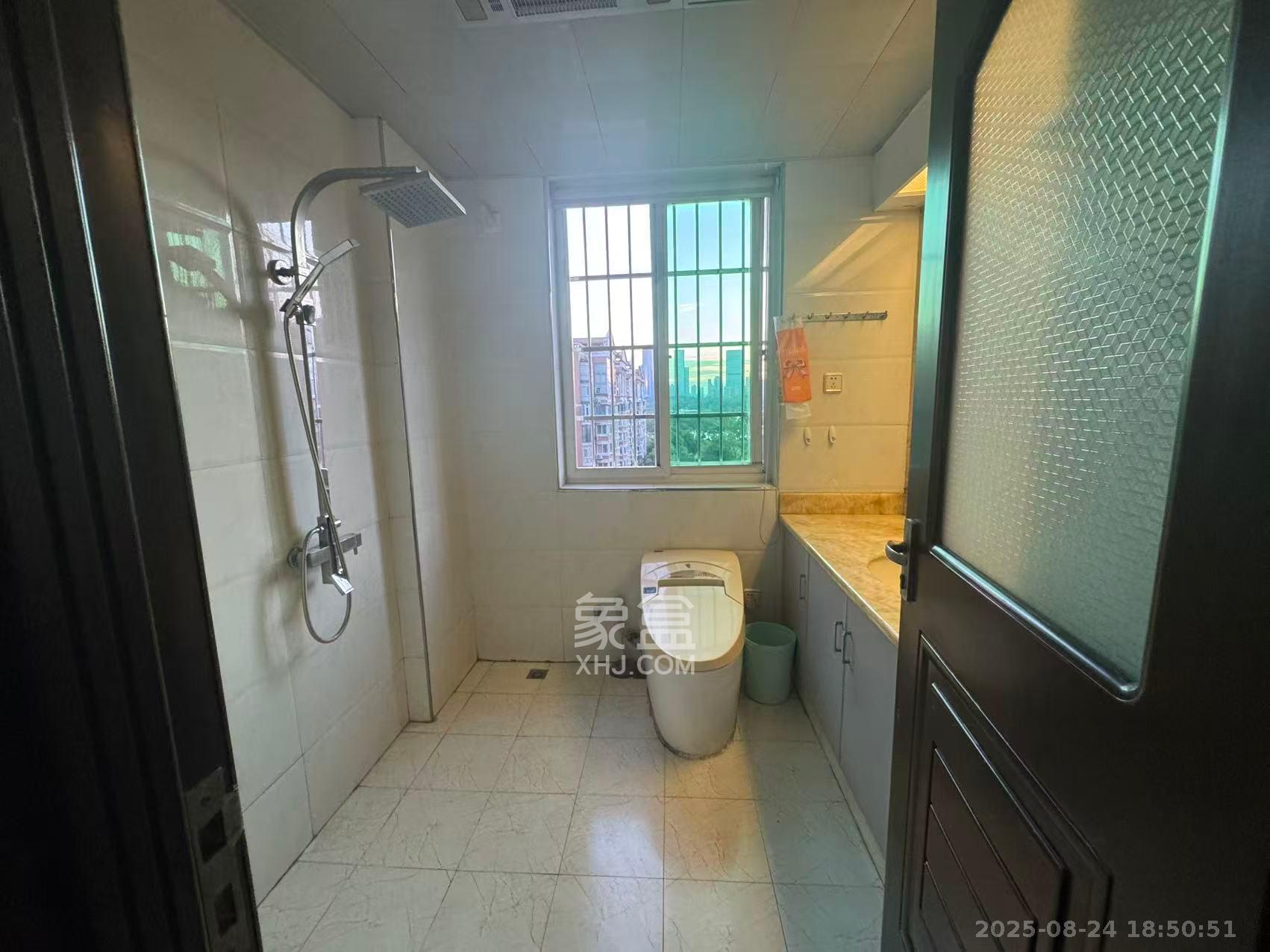 新华联家园  4室2厅2卫    4200.0元/月 新华联家园  4室2厅2卫    4200.0元/月室内图