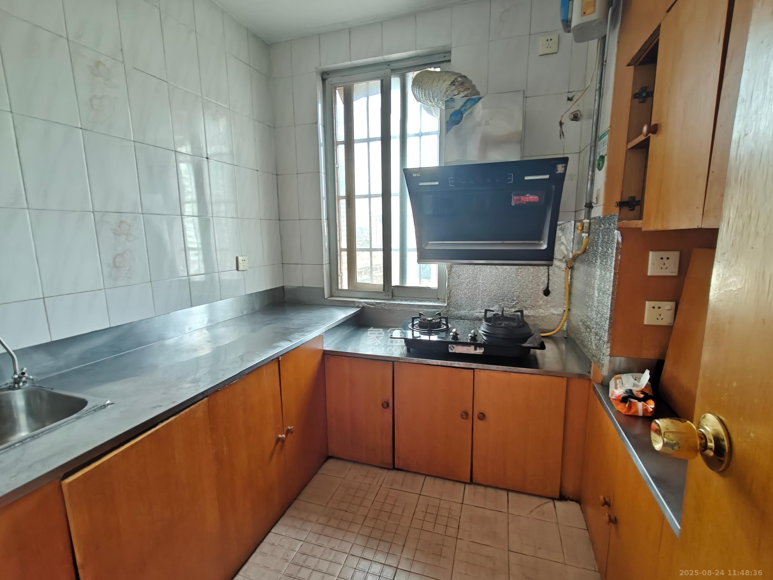 华天大酒店宿舍楼 3室1厅1卫 2800.0元/月 华天大酒店宿舍楼 3室1厅1卫 2800.0元/月室内图