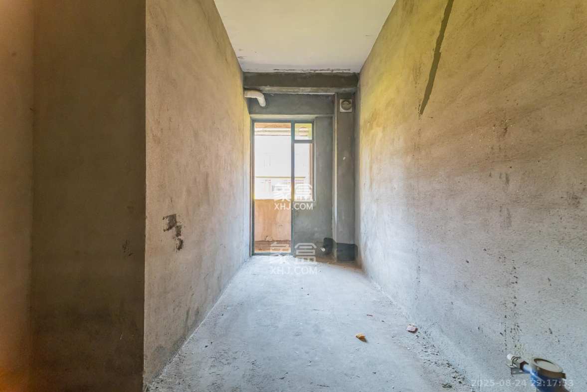 海伦春天 8室3厅5卫 258.0万 海伦春天 8室3厅5卫 258.0万厨房