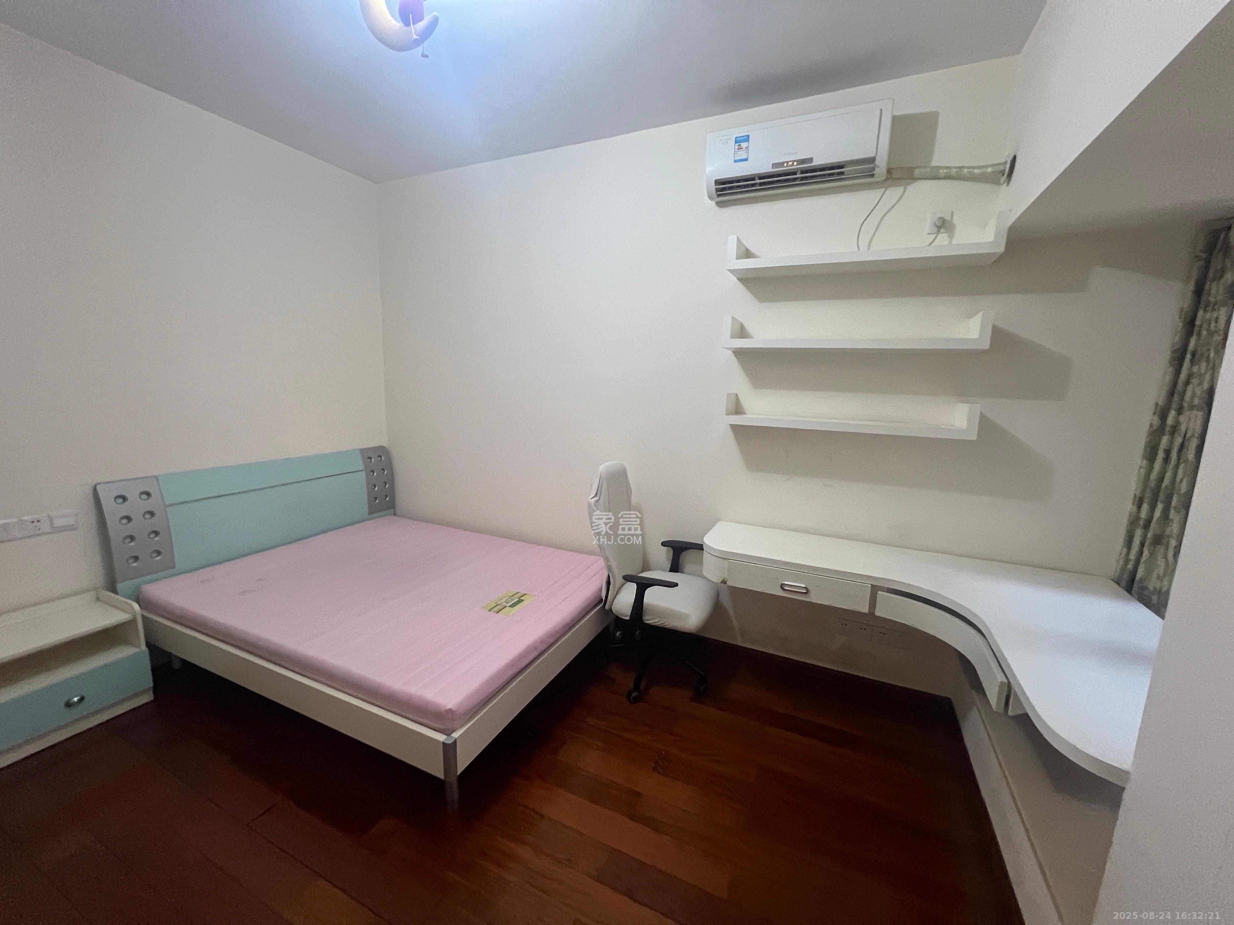 公园9号  1室2厅1卫    3700.0元/月室内图