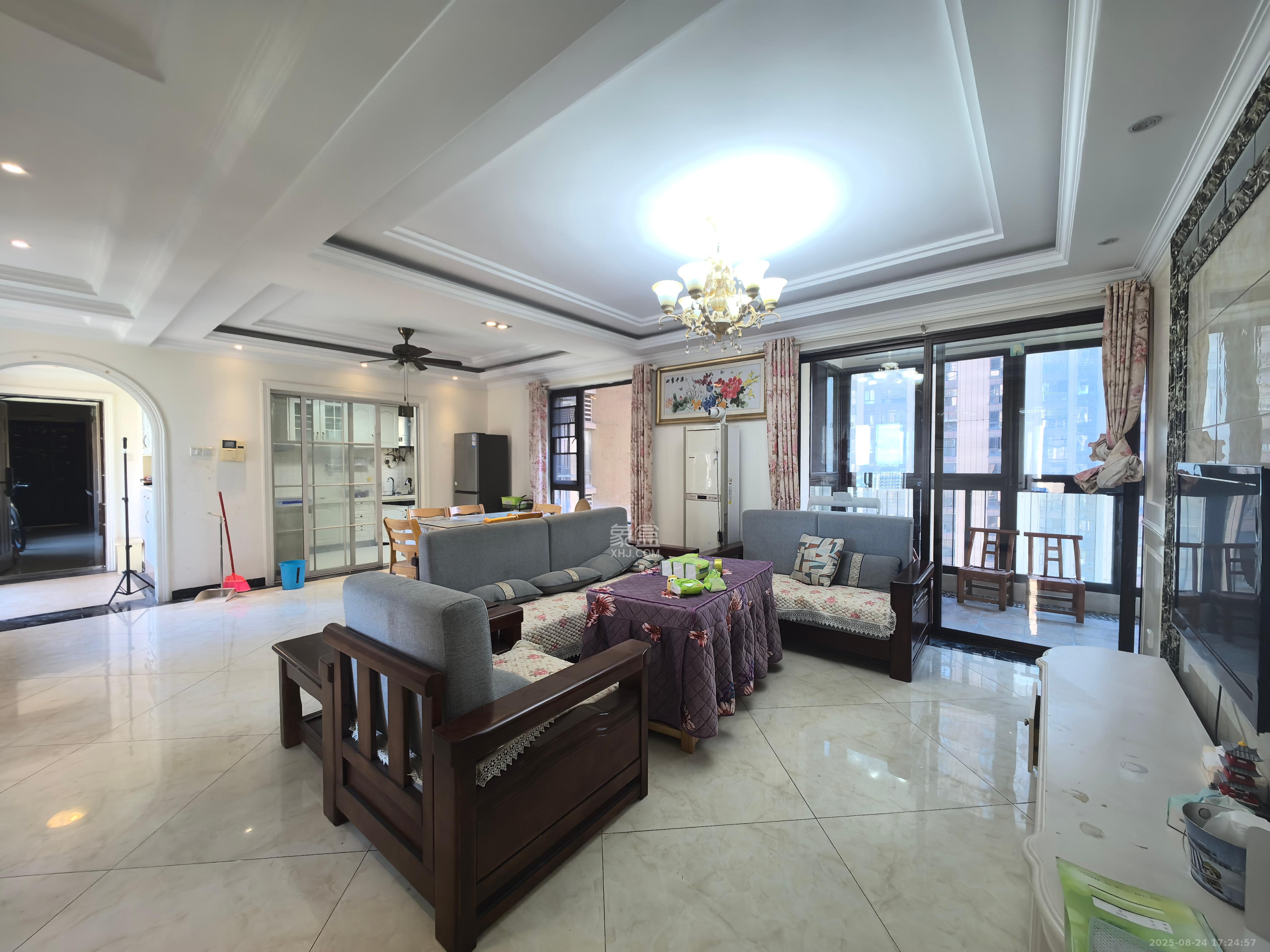 华润凤凰城三期  4室2厅2卫    3400.0元/月 华润凤凰城三期  4室2厅2卫    3400.0元/月