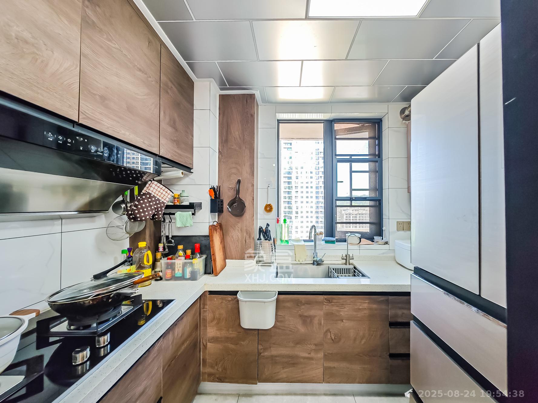 长沙融创城  3室2厅2卫    78.8万厨房