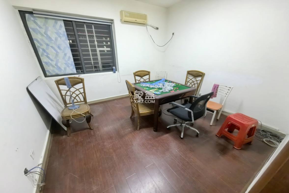 金海广场 4室2厅2卫 3400.0元/月 金海广场 4室2厅2卫 3400.0元/月室内图