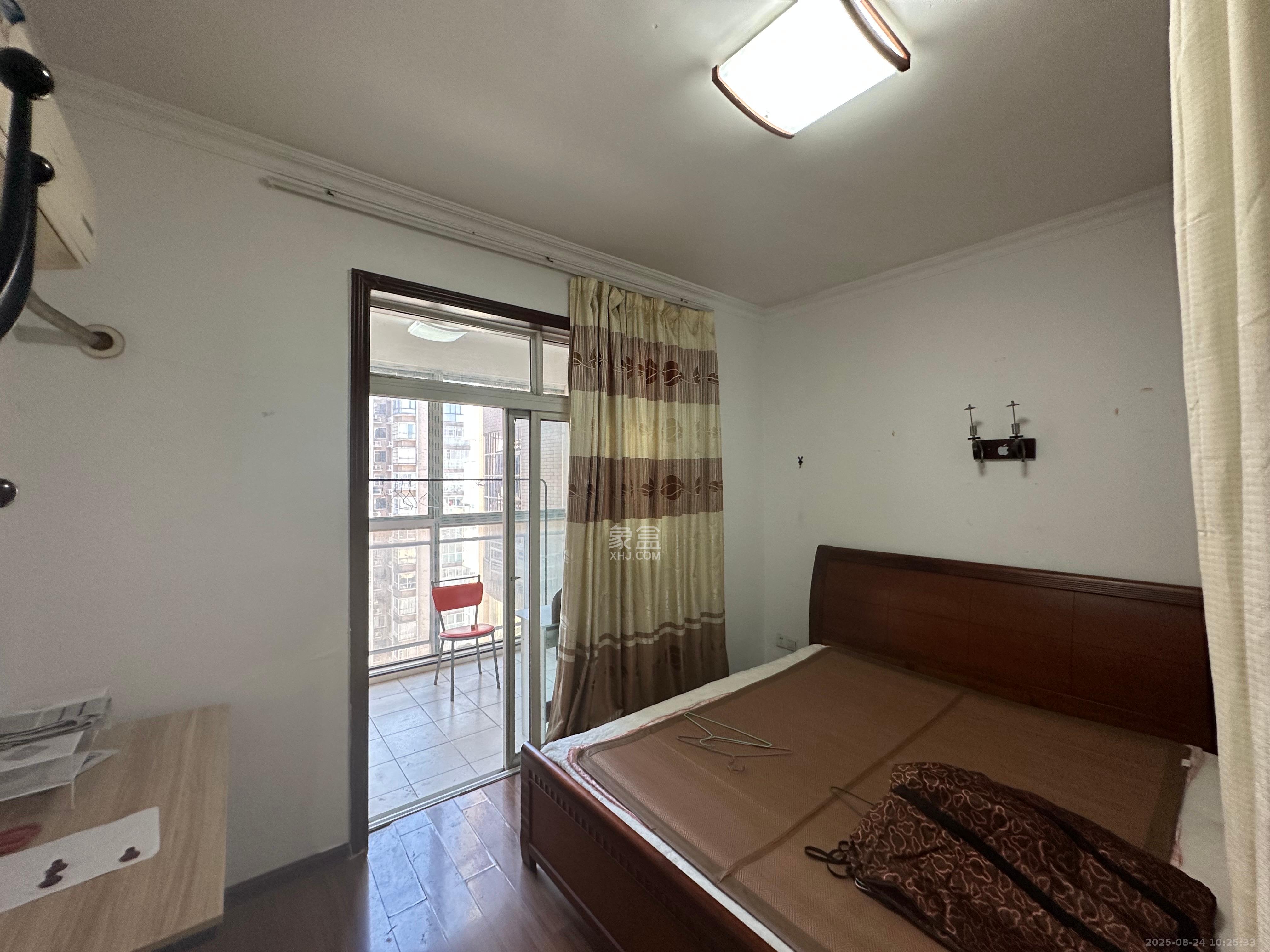 紫晶城  1室2厅1卫    1500.0元/月室内图