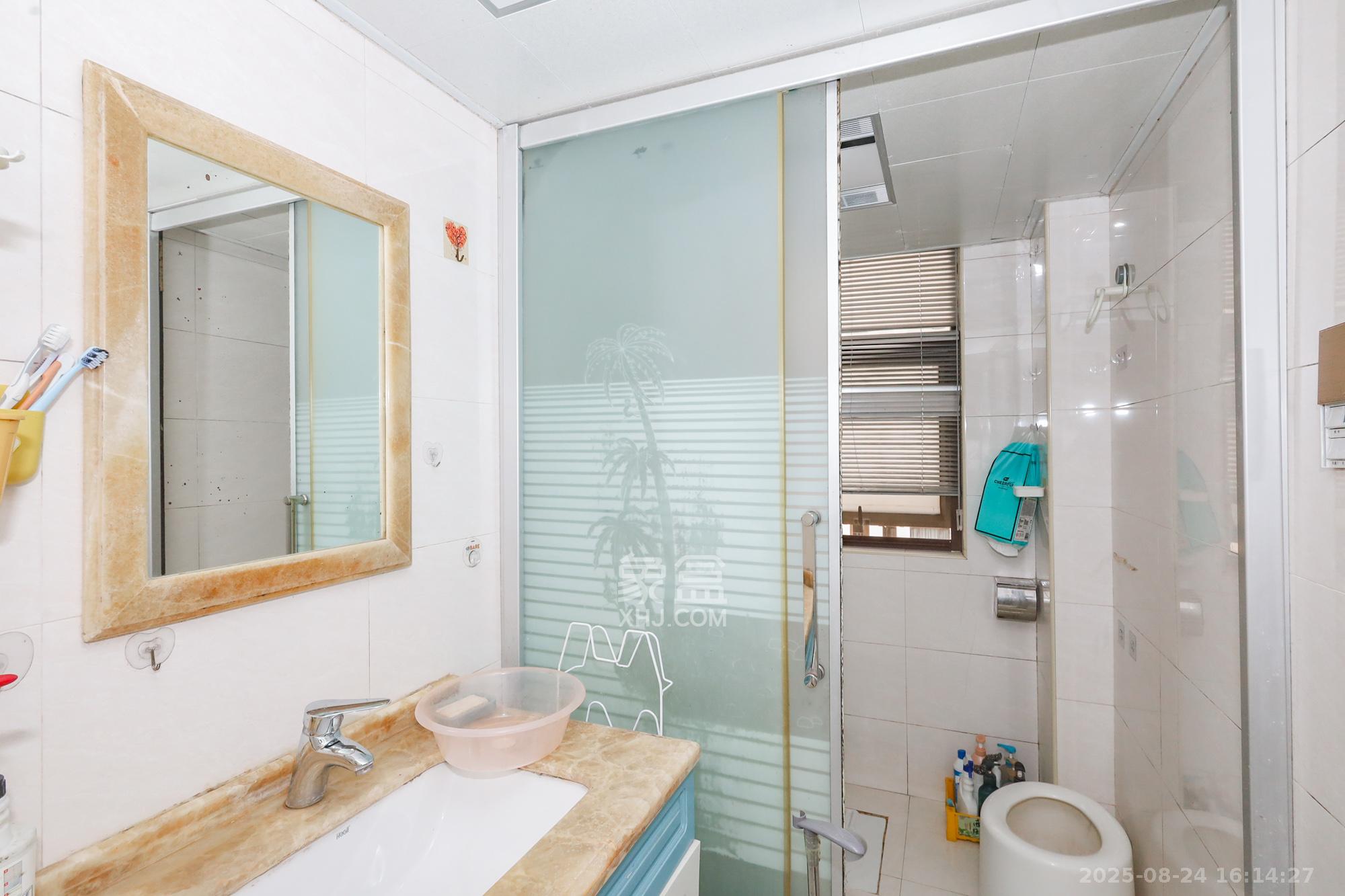 旭辉藏郡(藏郡、旭湘华府) 2室2厅1卫 198.0万 旭辉藏郡(藏郡、旭湘华府) 2室2厅1卫 198.0万卫生间