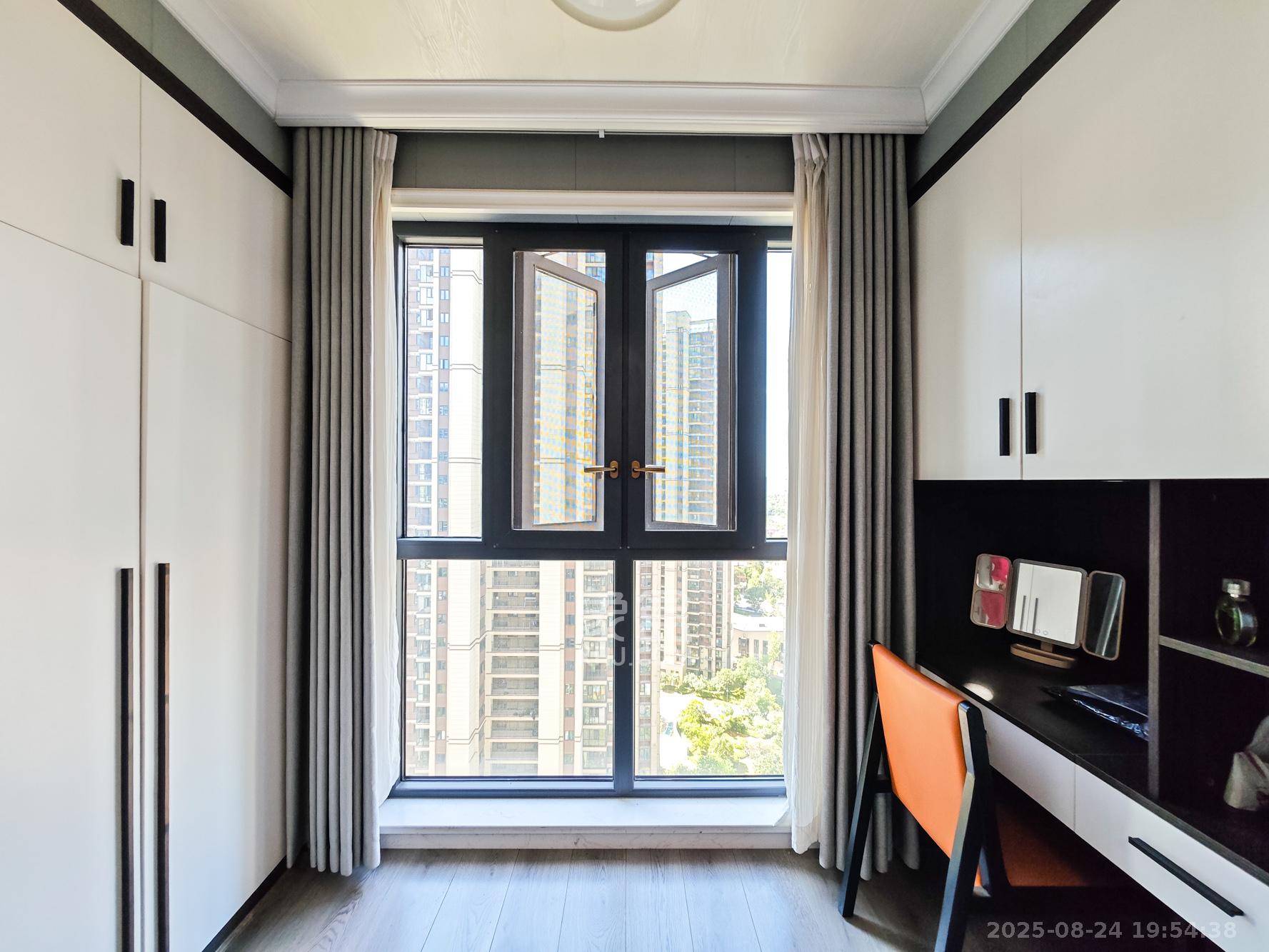 长沙融创城  3室2厅2卫    78.8万阳台