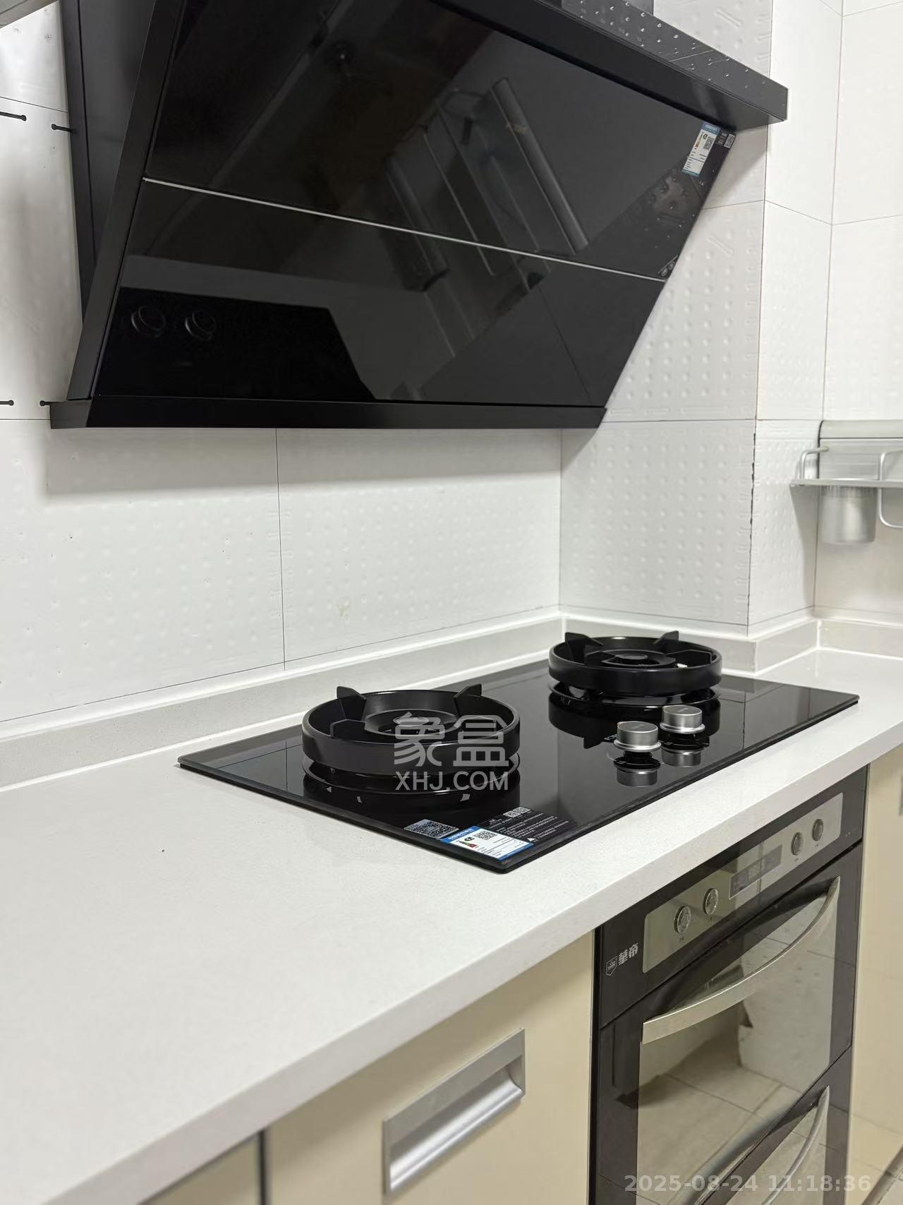 三万英尺  4室2厅2卫    5000.0元/月室内图