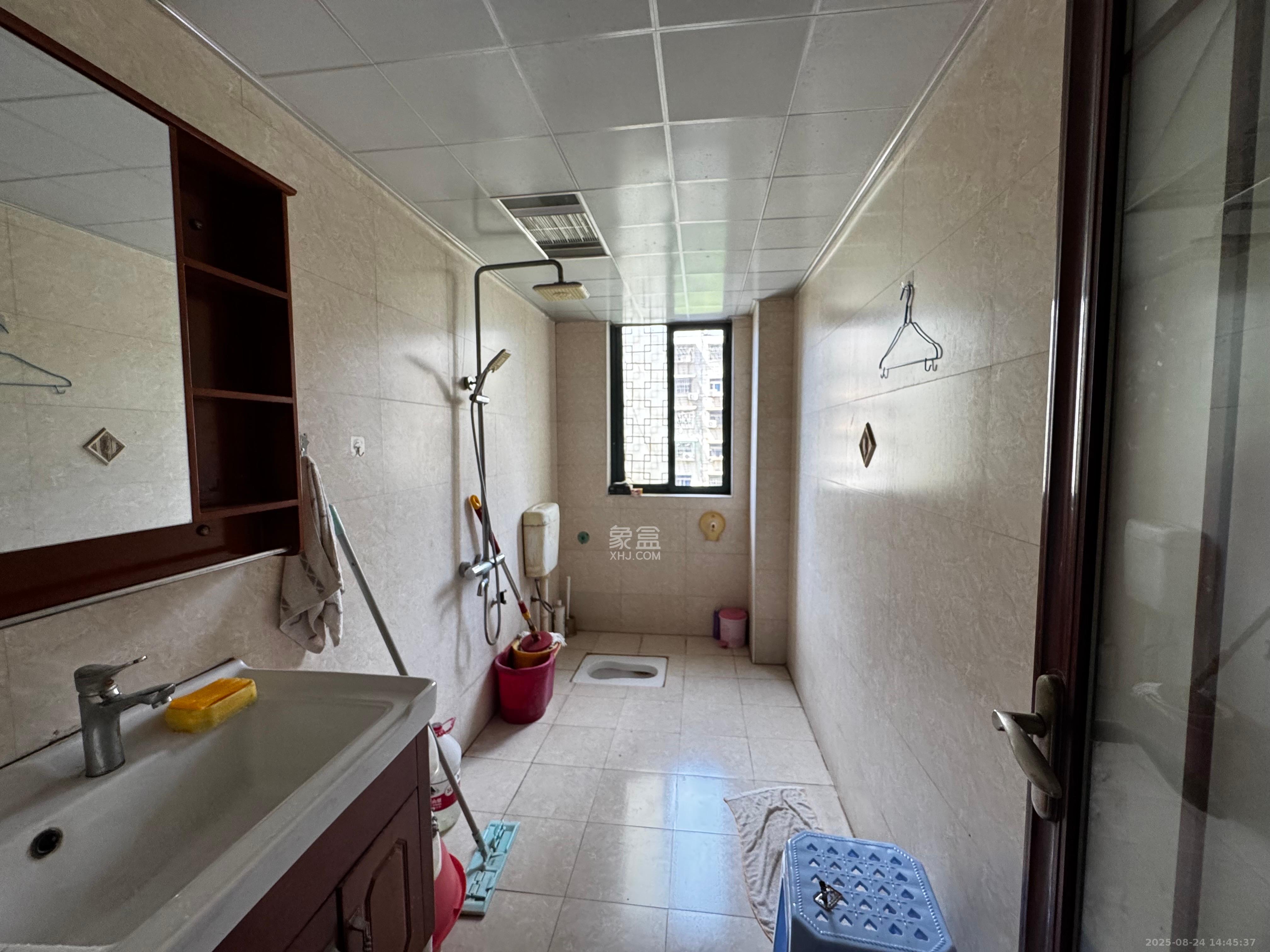 东玺门 3室2厅2卫 2600.0元/月 东玺门 3室2厅2卫 2600.0元/月室内图