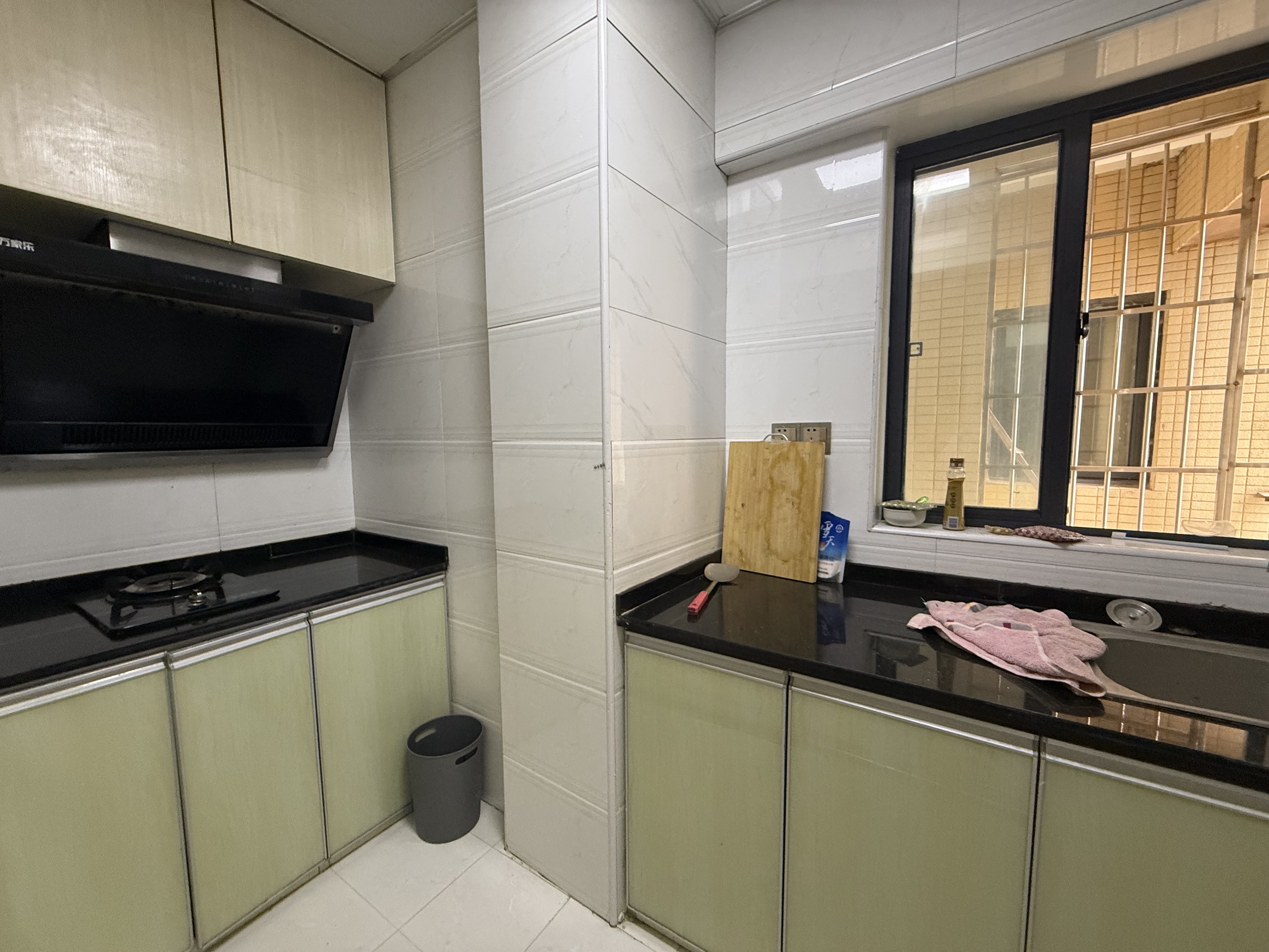 中建国际大厦  2室1厅1卫    38.0万客厅