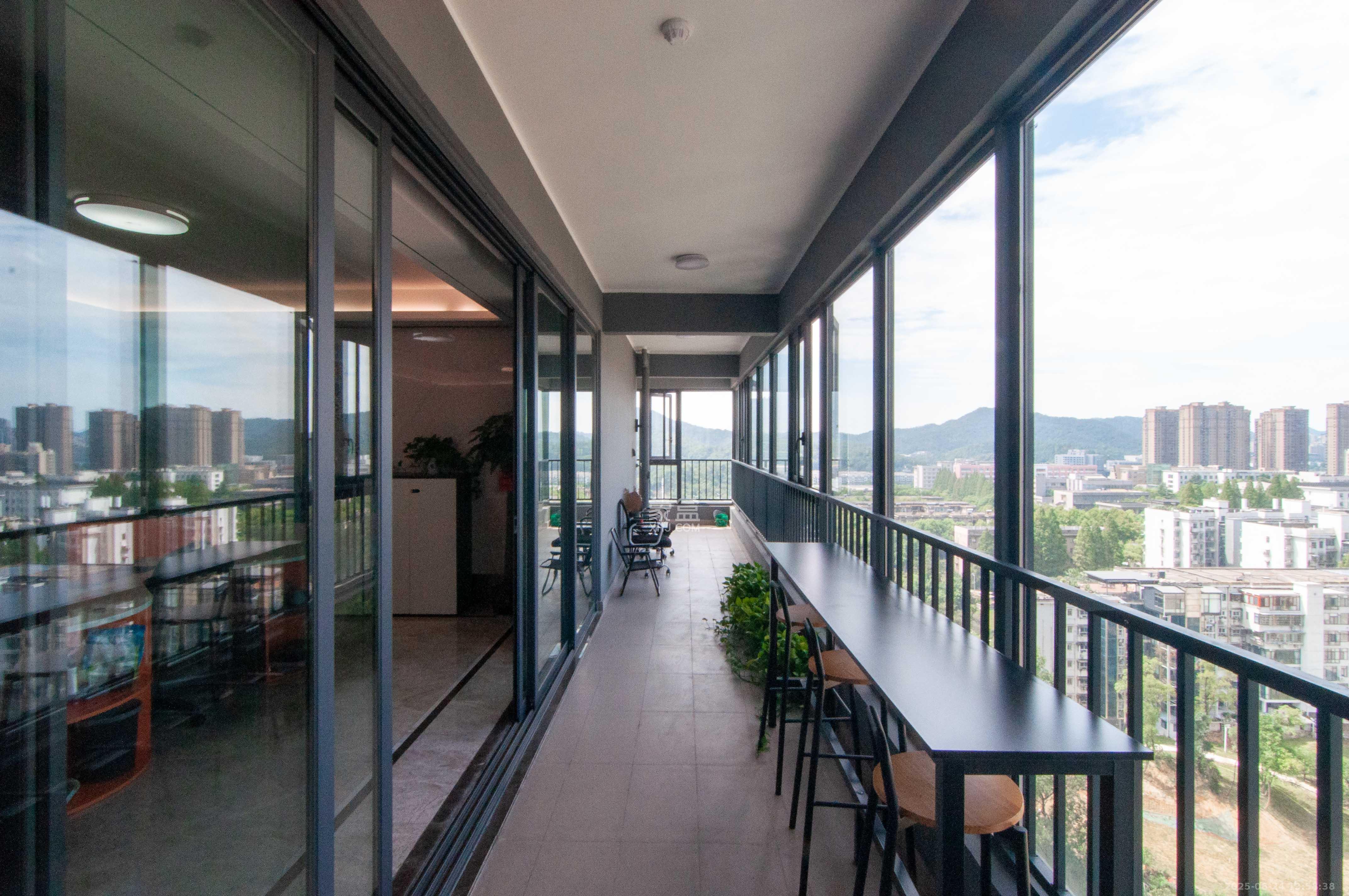 旭辉都会山  4室2厅3卫    328.0万其他