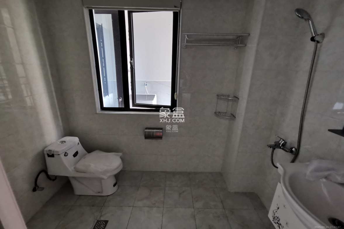 阳光城尚东湾青云苑 3室2厅2卫 2500.0元/月 阳光城尚东湾青云苑 3室2厅2卫 2500.0元/月室内图