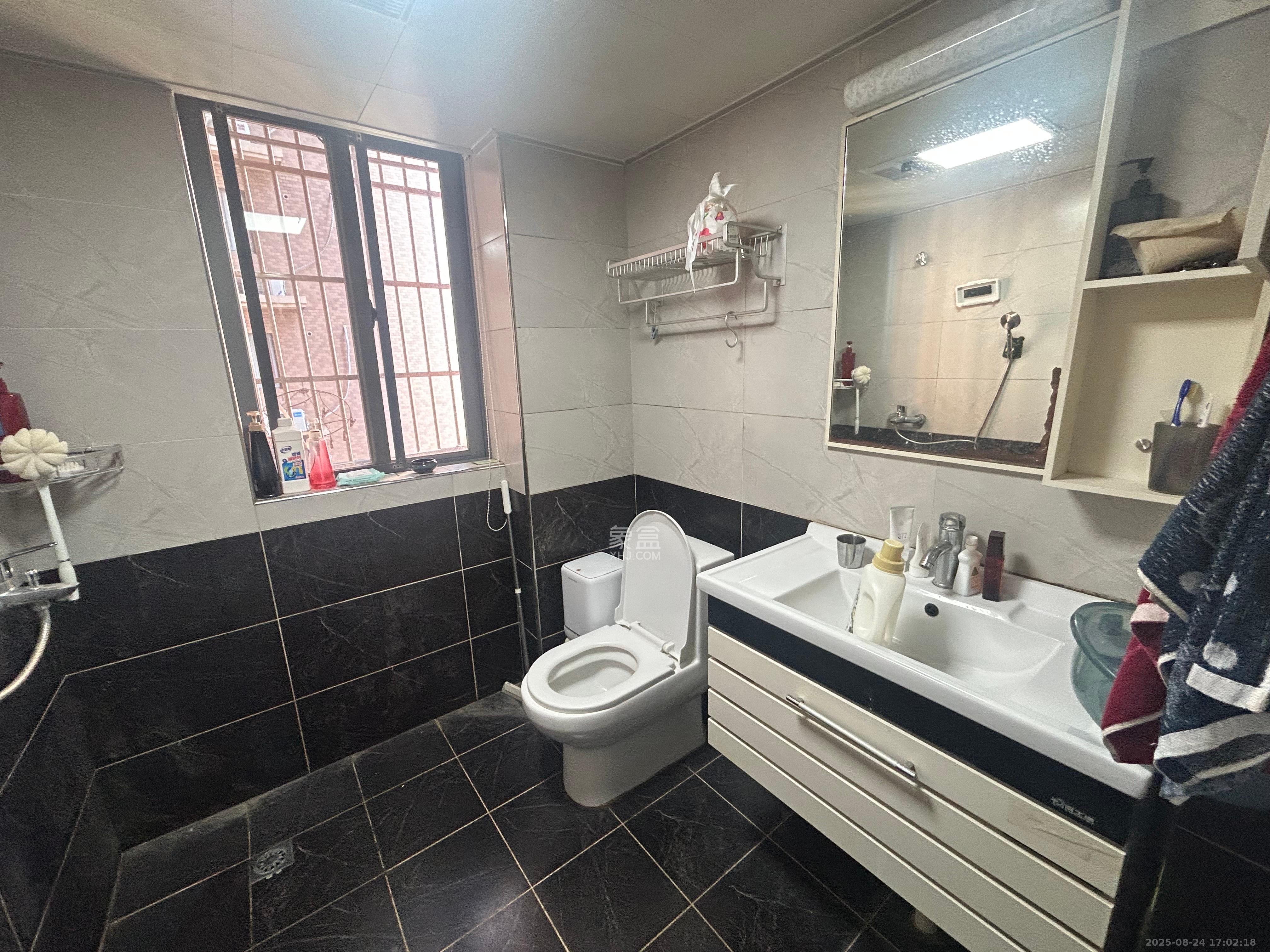 上海城小区  2室2厅0卫    1800.0元/月 上海城小区  2室2厅0卫    1800.0元/月室内图