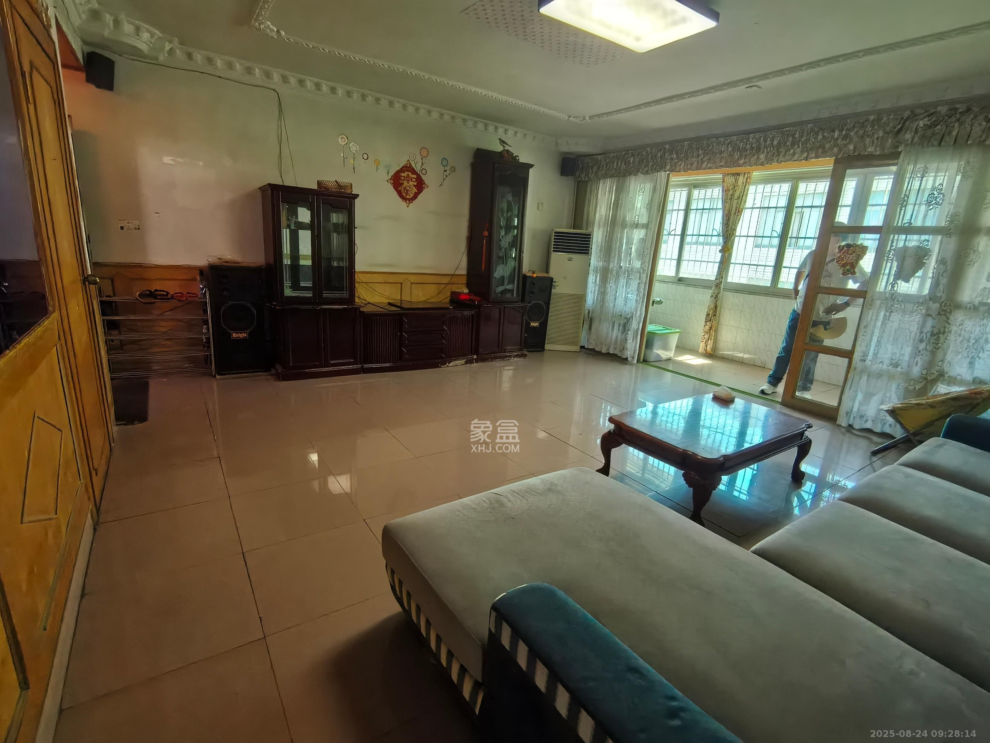 荷花园出租公司宿舍 2室2厅1卫 1800.0元/月 荷花园出租公司宿舍 2室2厅1卫 1800.0元/月室内图