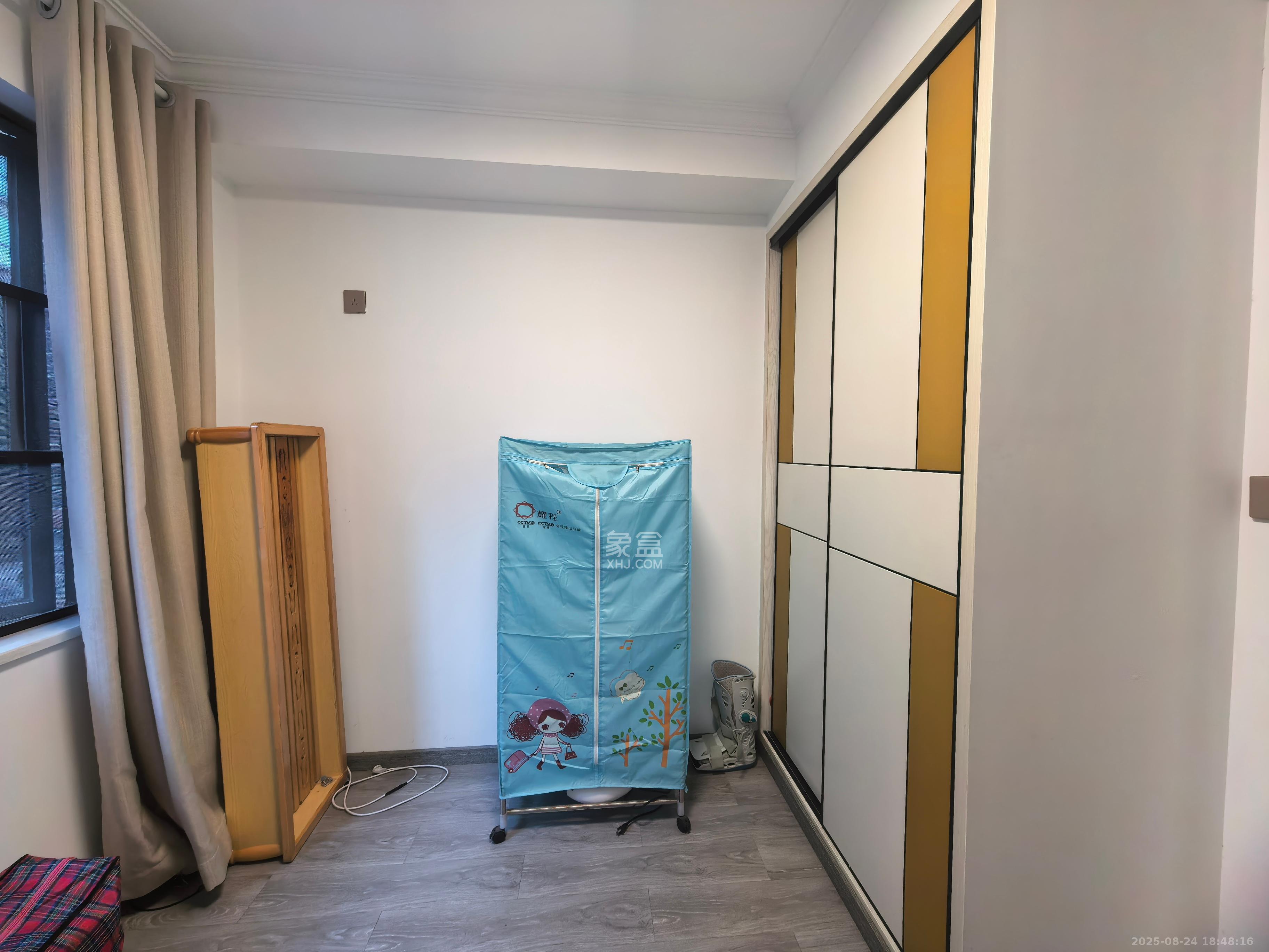 星湖湾二期洋房 4室2厅2卫 4000.0元/月 星湖湾二期洋房 4室2厅2卫 4000.0元/月室内图