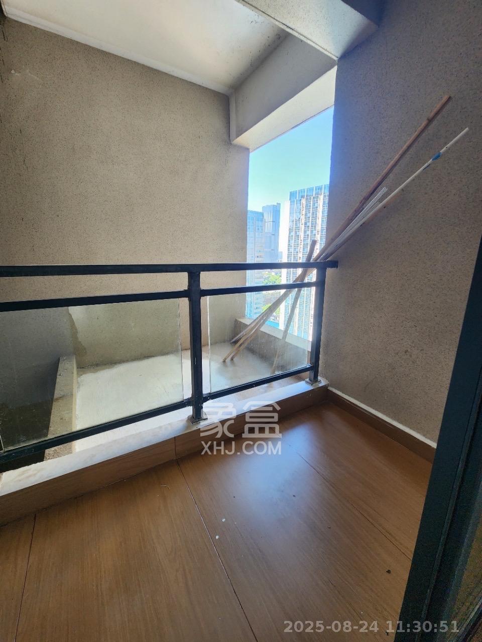 奥克斯广场  3室2厅2卫    2800.0元/月室内图