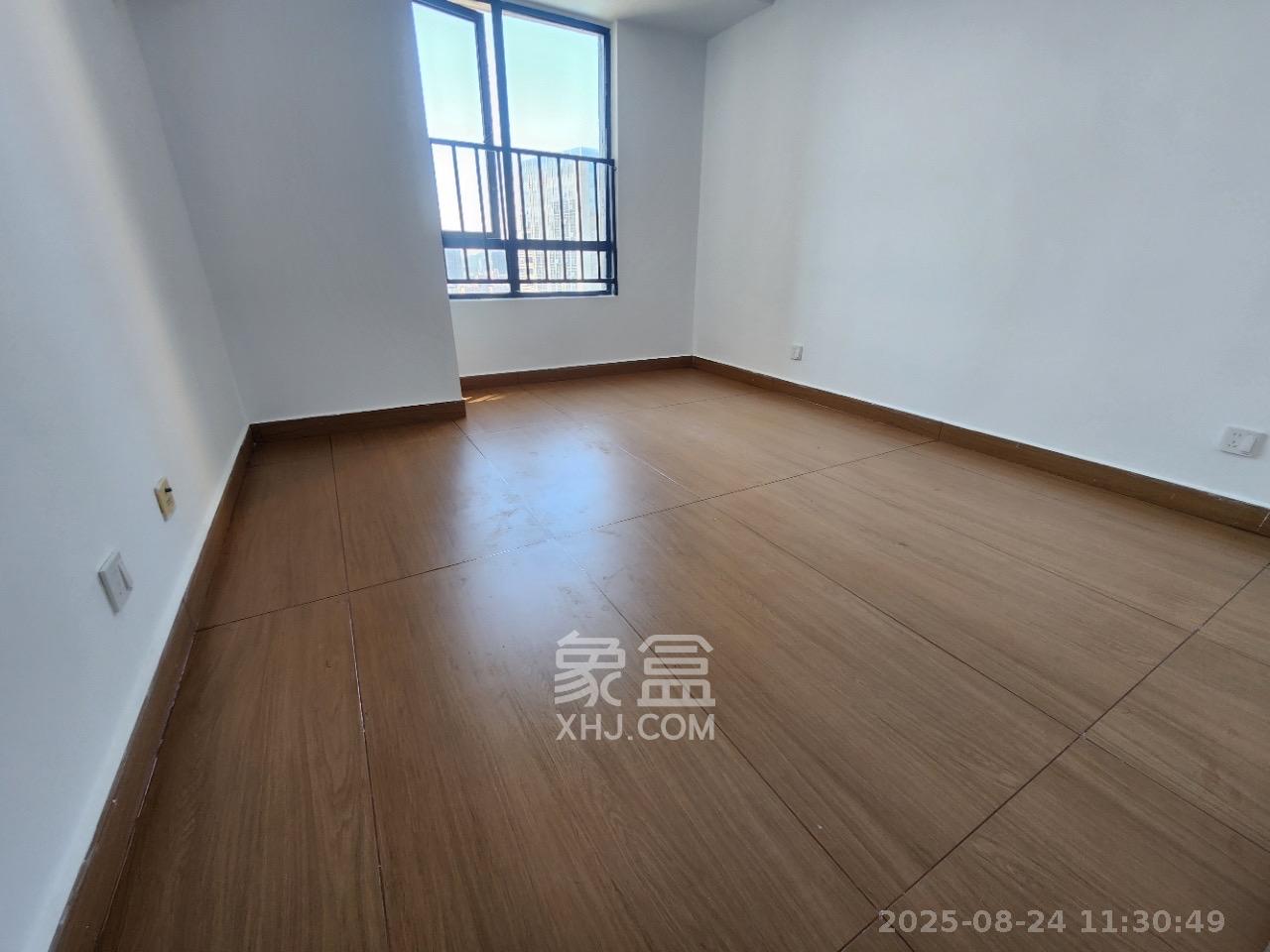 奥克斯广场  3室2厅2卫    2800.0元/月室内图