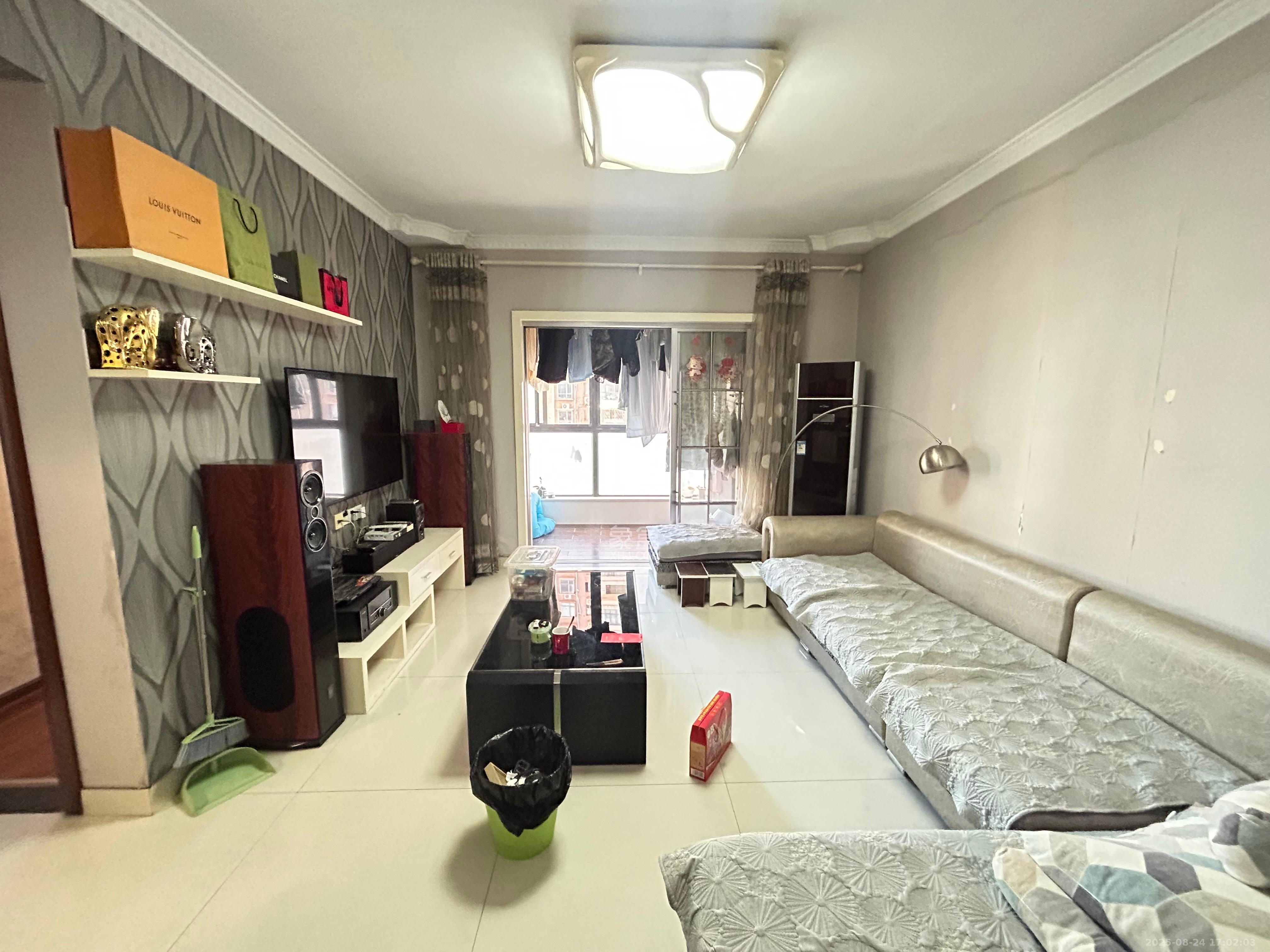 上海城小区  2室2厅0卫    1800.0元/月 上海城小区  2室2厅0卫    1800.0元/月室内图