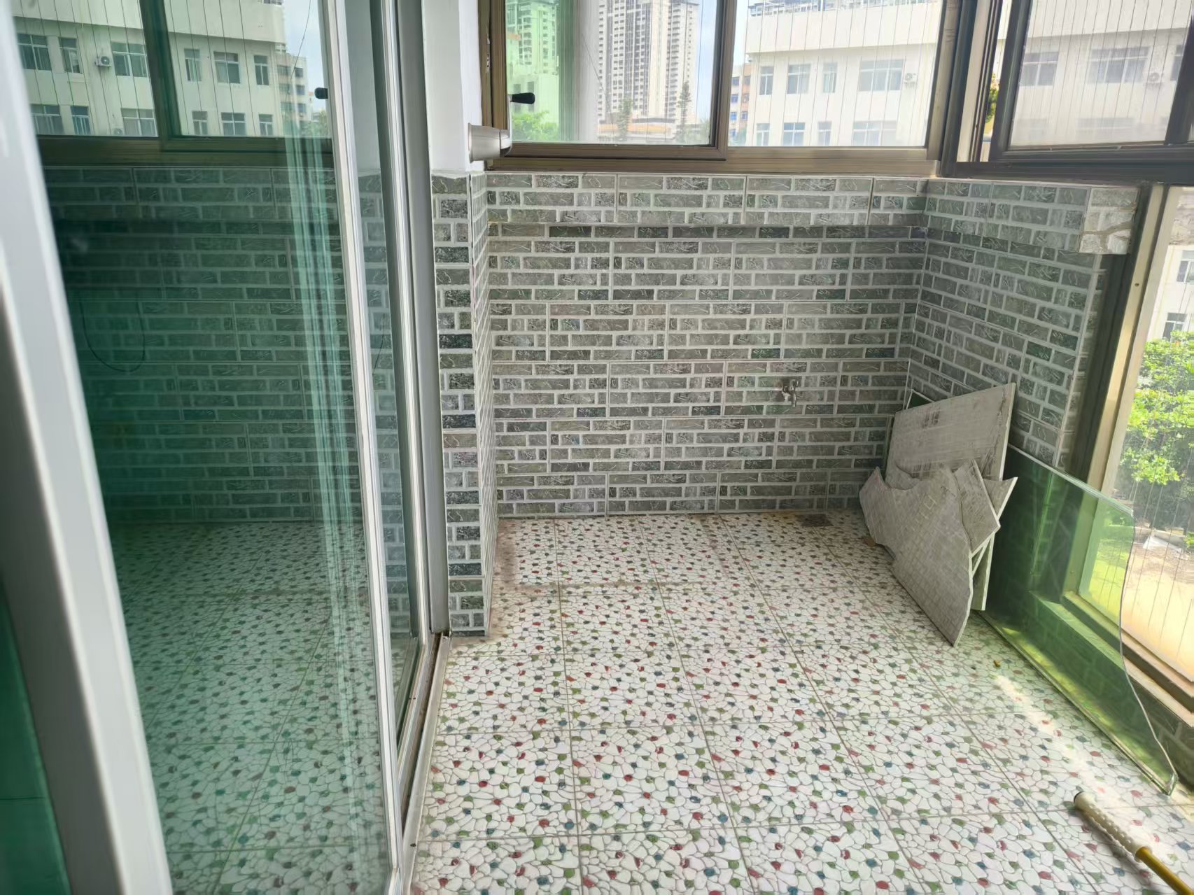 省琼剧院职工宿舍 3室2厅2卫 2200.0元/月 省琼剧院职工宿舍 3室2厅2卫 2200.0元/月室内图