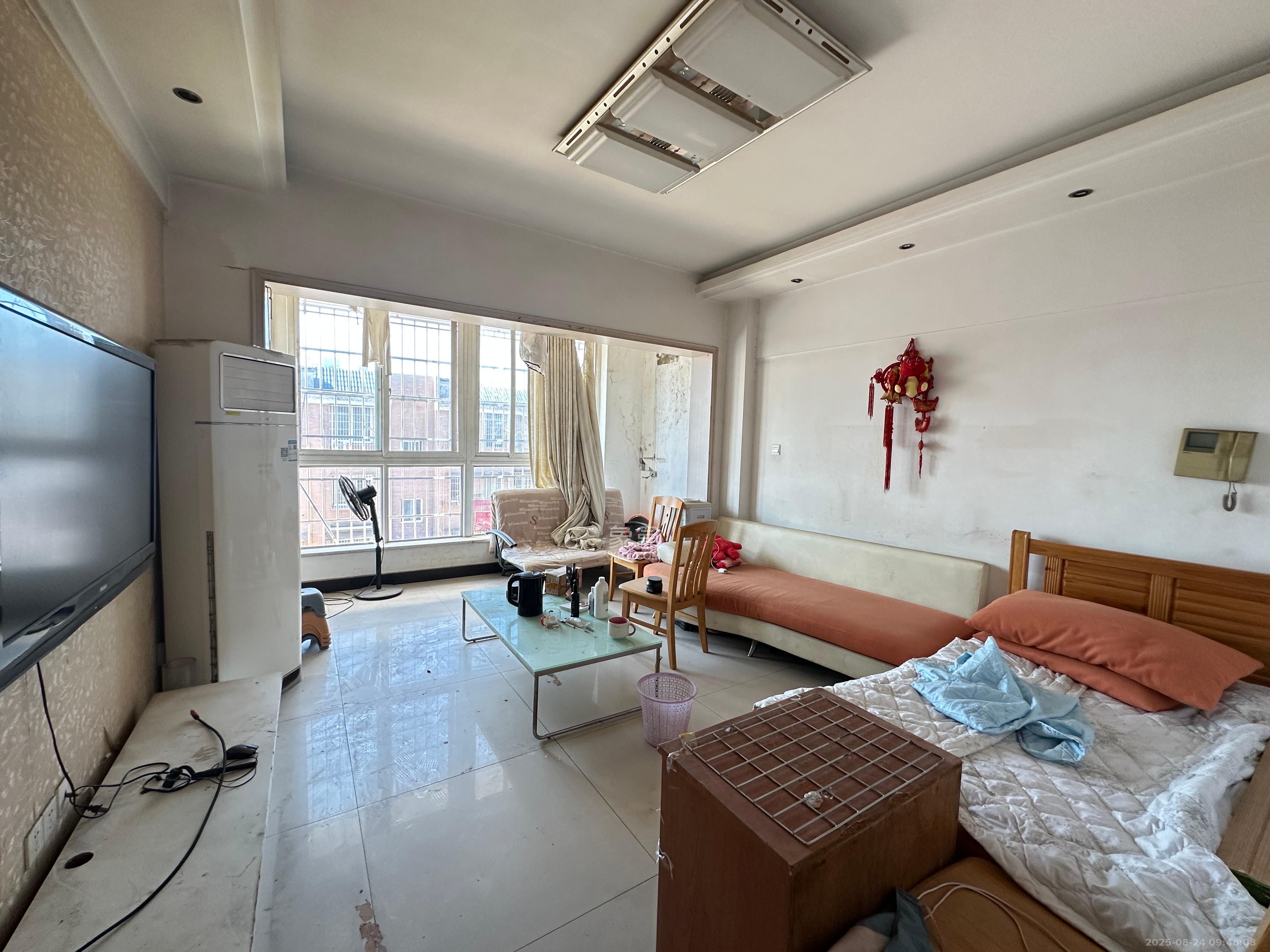 长建建材市场  3室2厅1卫   1600.00元/月