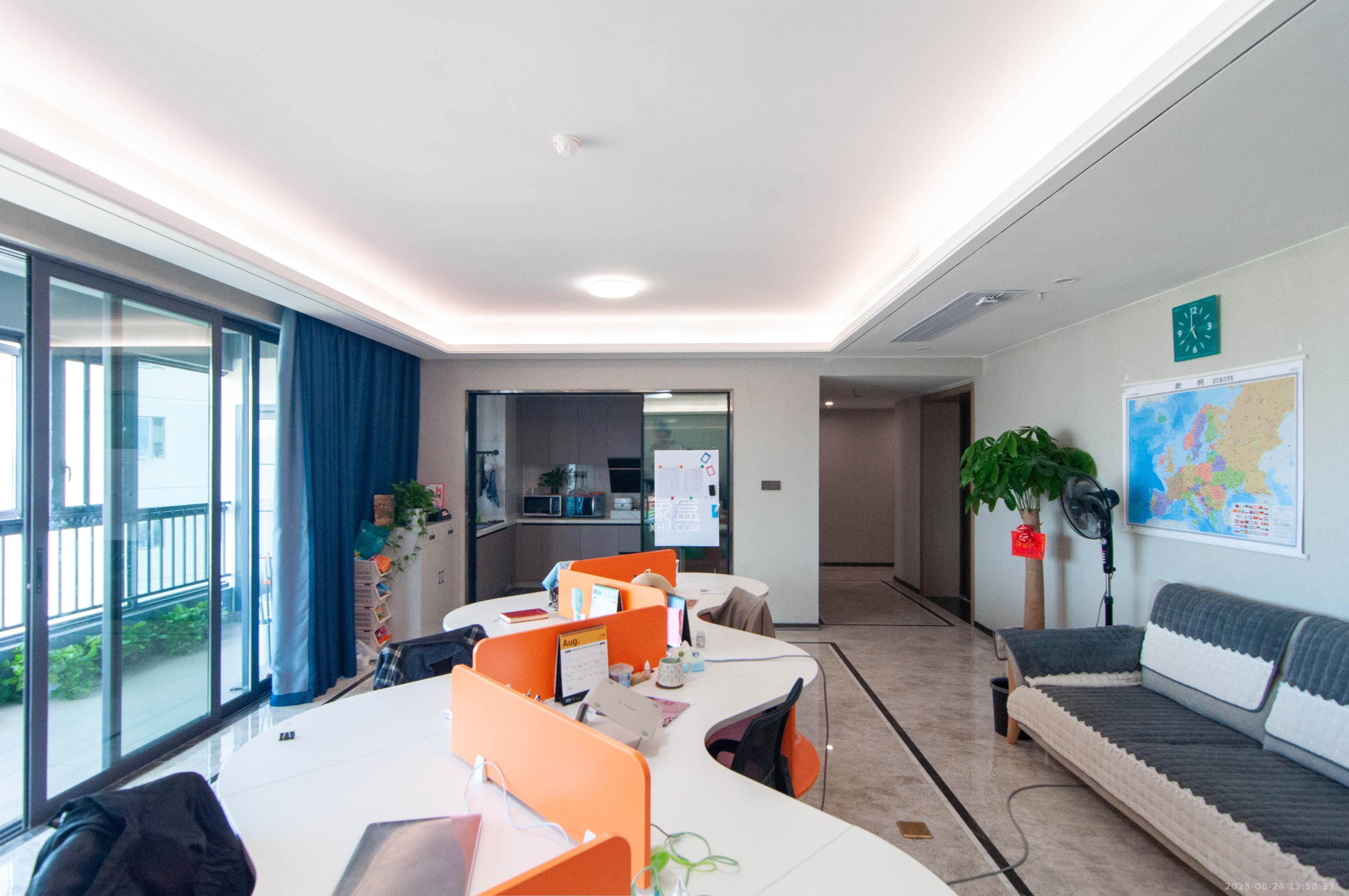 旭辉都会山 4室2厅3卫 328.0万 旭辉都会山 4室2厅3卫 328.0万客厅