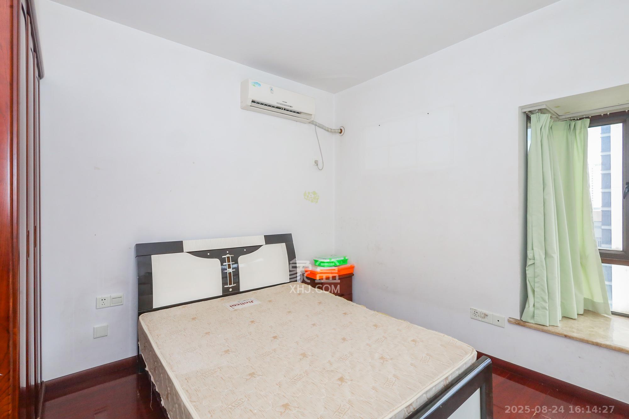 旭辉藏郡(藏郡、旭湘华府) 2室2厅1卫 198.0万 旭辉藏郡(藏郡、旭湘华府) 2室2厅1卫 198.0万卧室