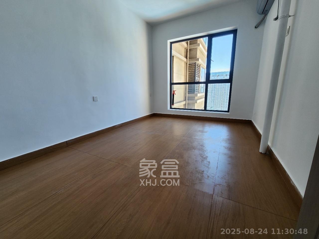 奥克斯广场  3室2厅2卫    2800.0元/月室内图